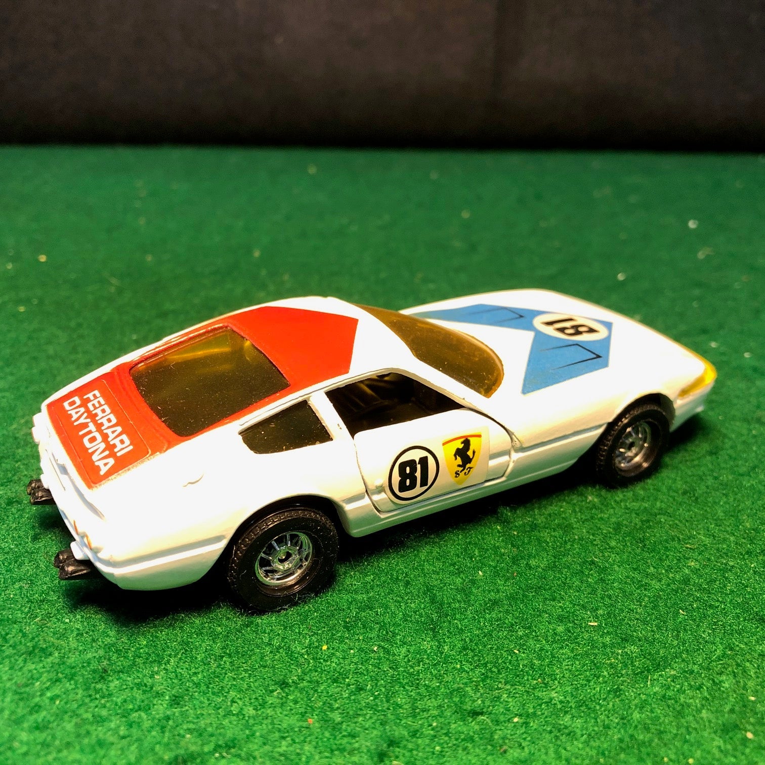 Ferrari 365 GTB/4 Daytona N 81 White by Corgi Toys 1:36 (323)