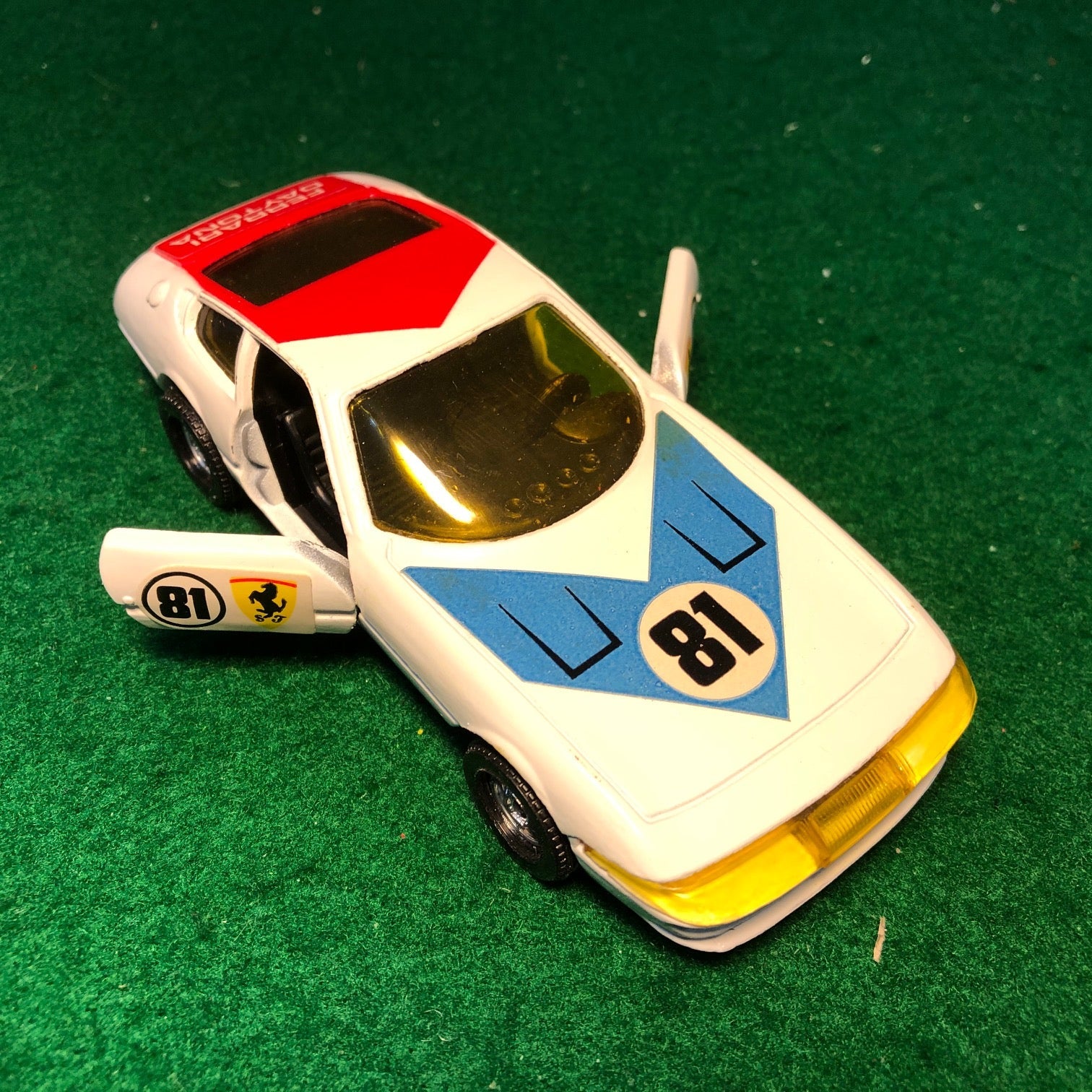 Ferrari 365 GTB/4 Daytona N 81 White by Corgi Toys 1:36 (323)