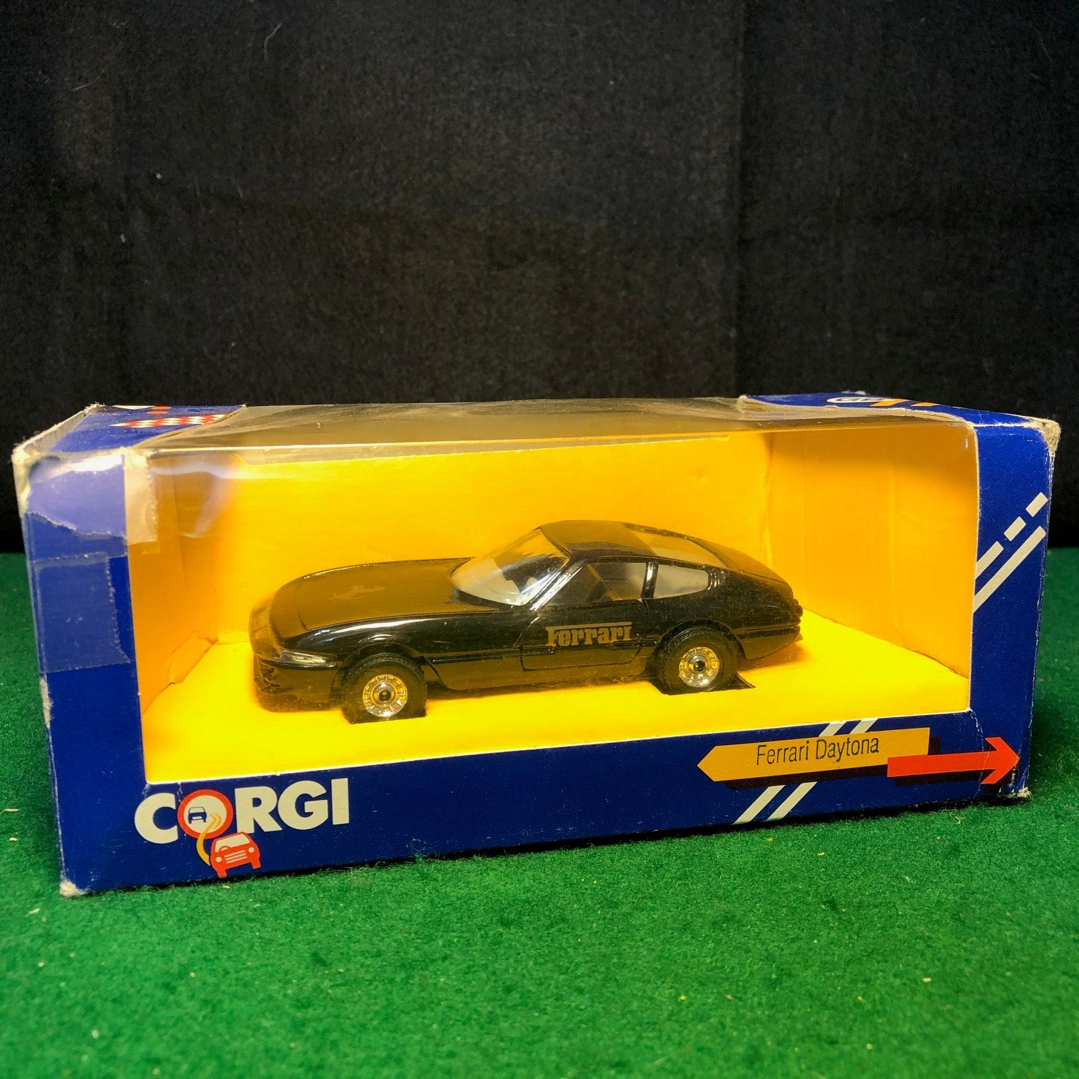 Ferrari 365 GTB/4 Daytona Black by Corgi Toys 1:35 (431)