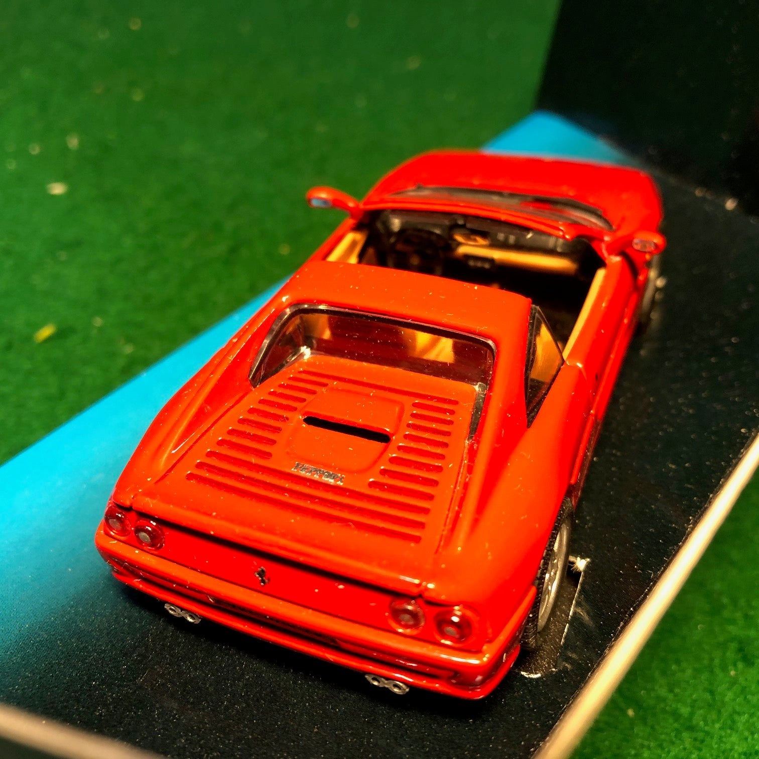 Ferrari F355 GTS 007 James Bond GoldenEye by Corgi Toys 1:43 (92978)