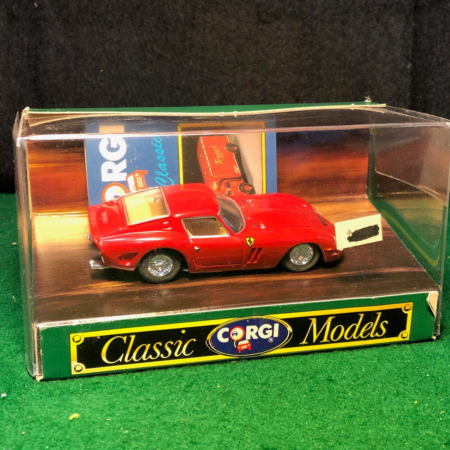 Ferrari 250 GTO Red by Corgi Toys 1:43 (D740)