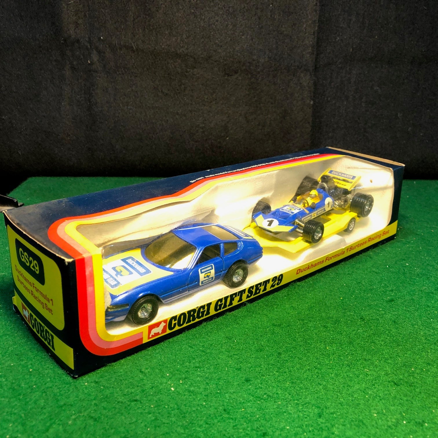 Ferrari 365 GTB/4 Daytona + F1 Car & Trailer by Corgi Toys 1:35 (GS29)