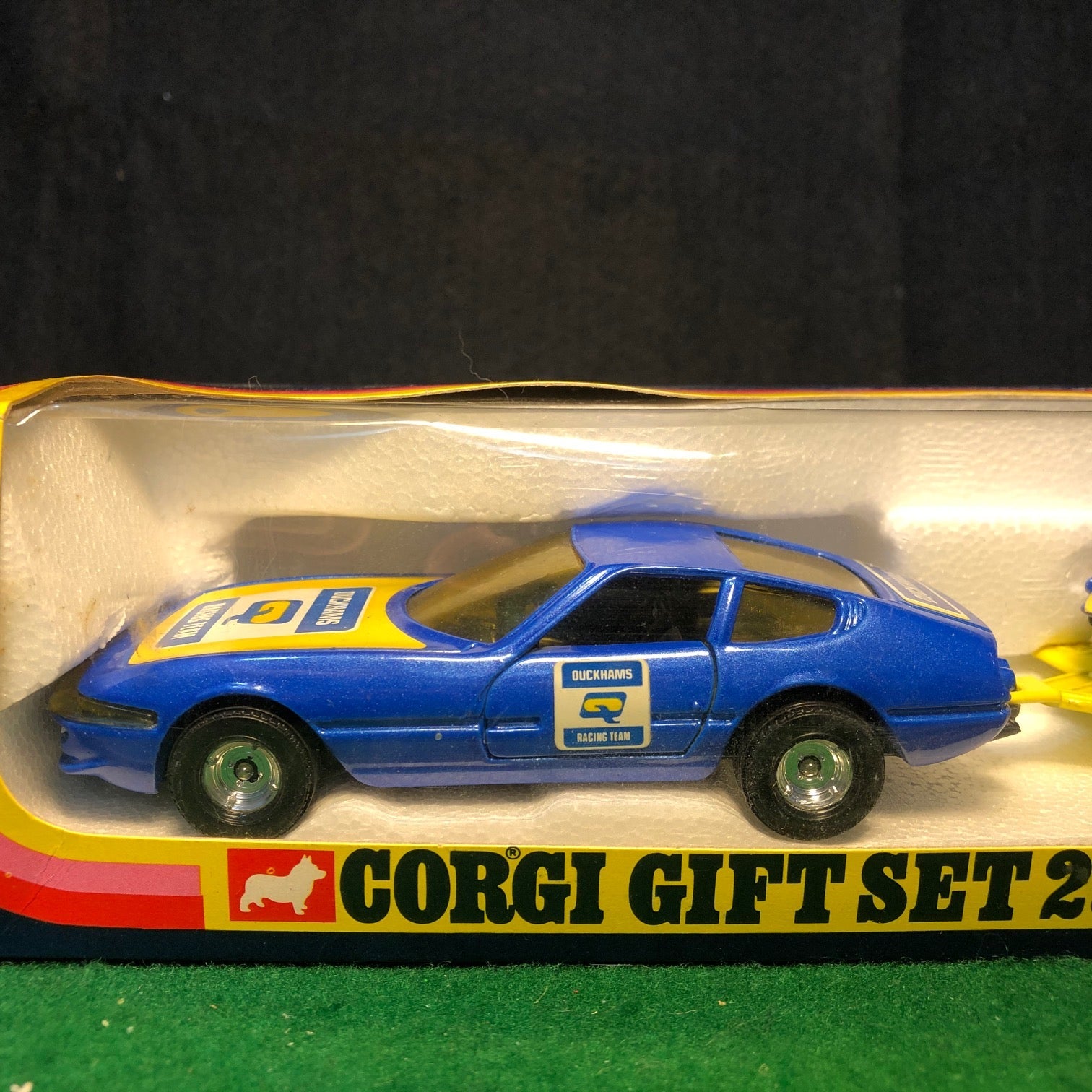Ferrari 365 GTB/4 Daytona + F1 Car & Trailer by Corgi Toys 1:35 (GS29)