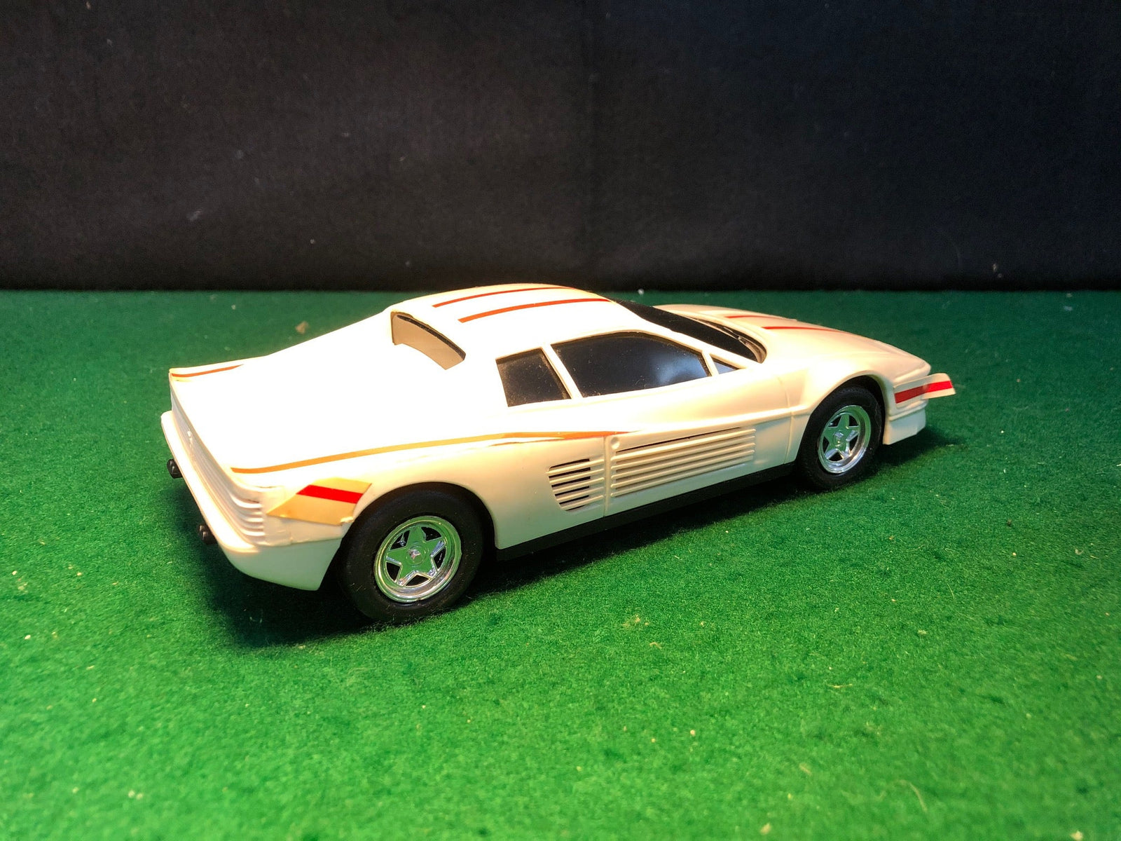 Ferrari Testarossa White - Flywheel Motor by Road Champs 1:20 (No box)