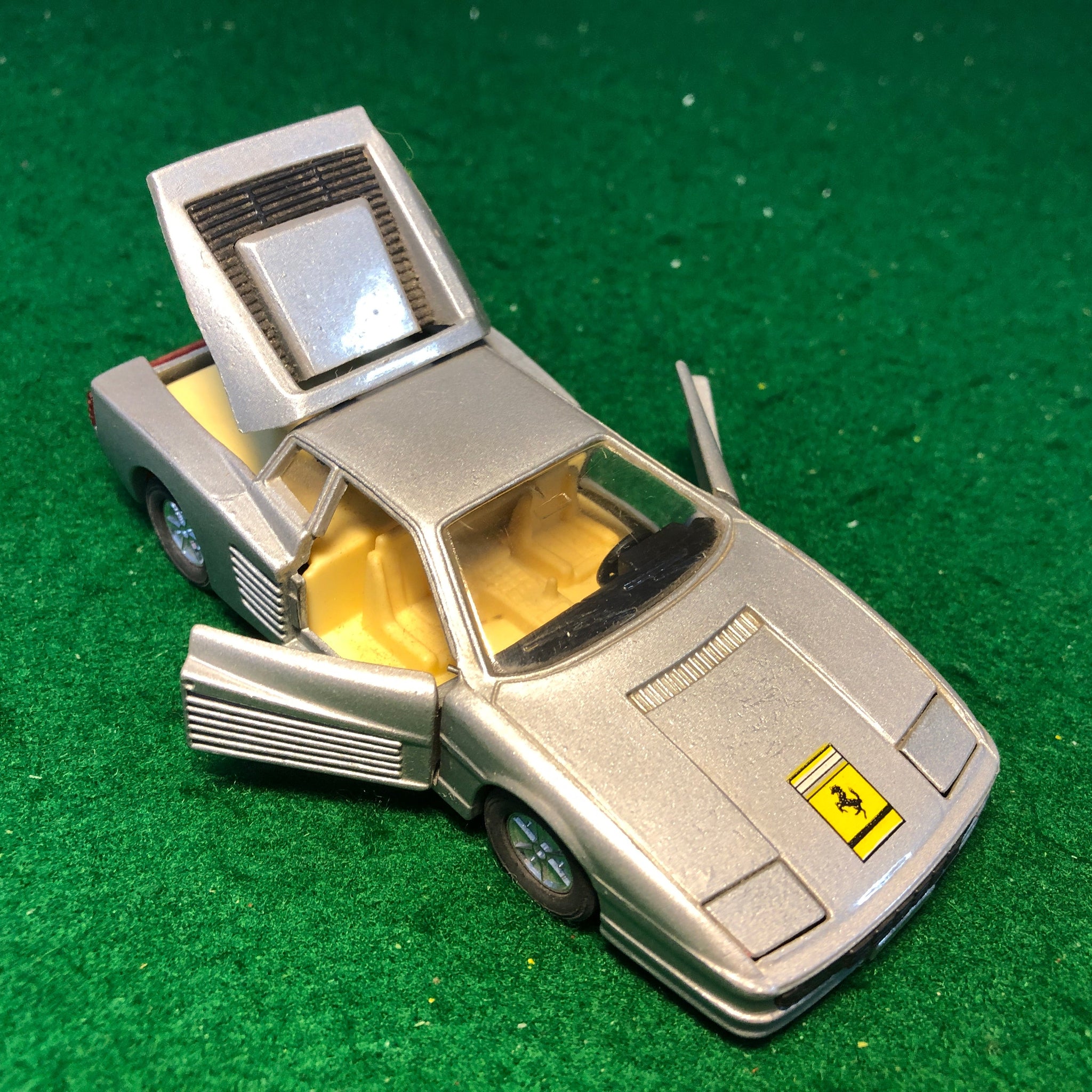 Ferrari Testarossa Gray Motorized 1:39 (SS-913)(No box)