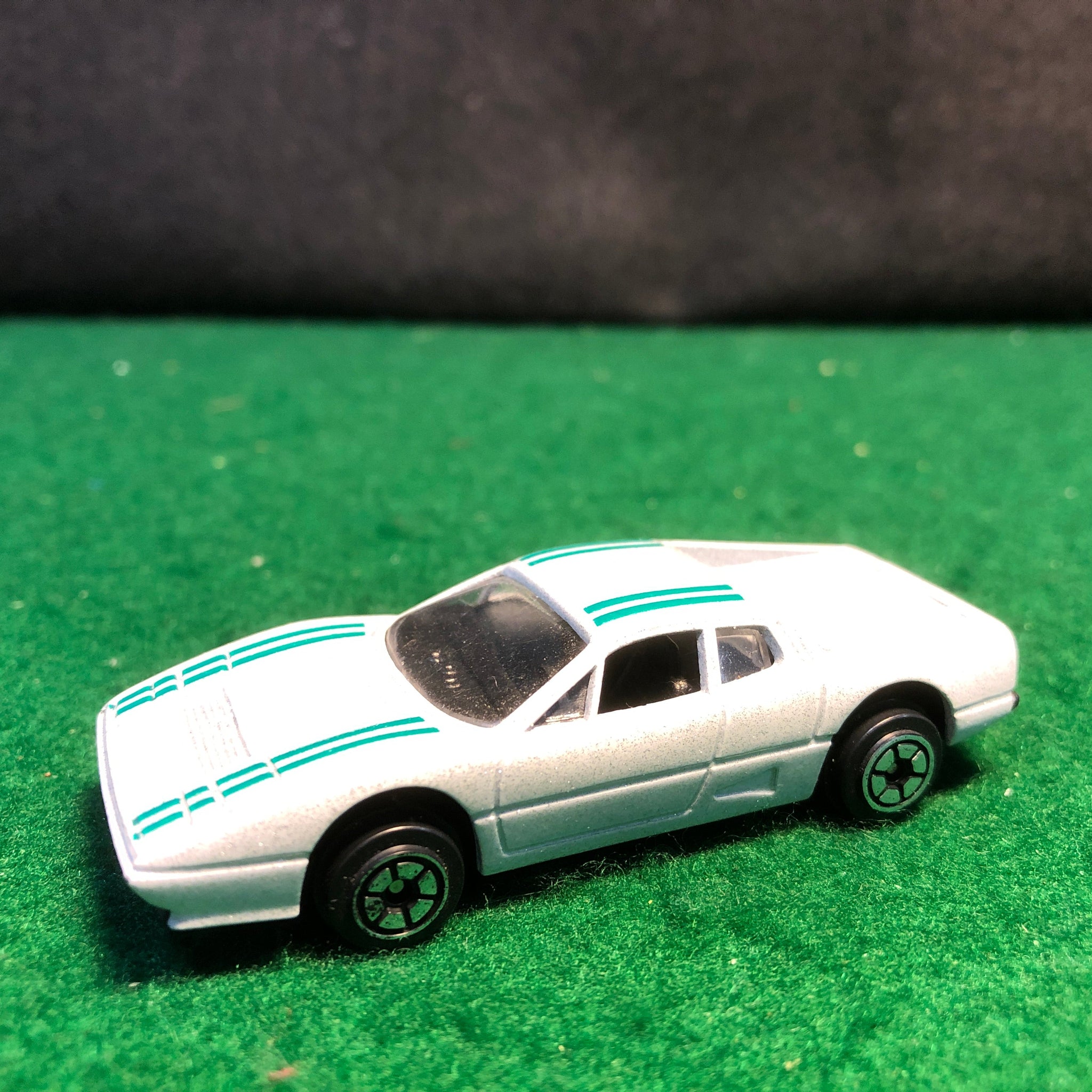 Ferrari 512 BB Pearl White & Green Stripes 1:64 (No box)