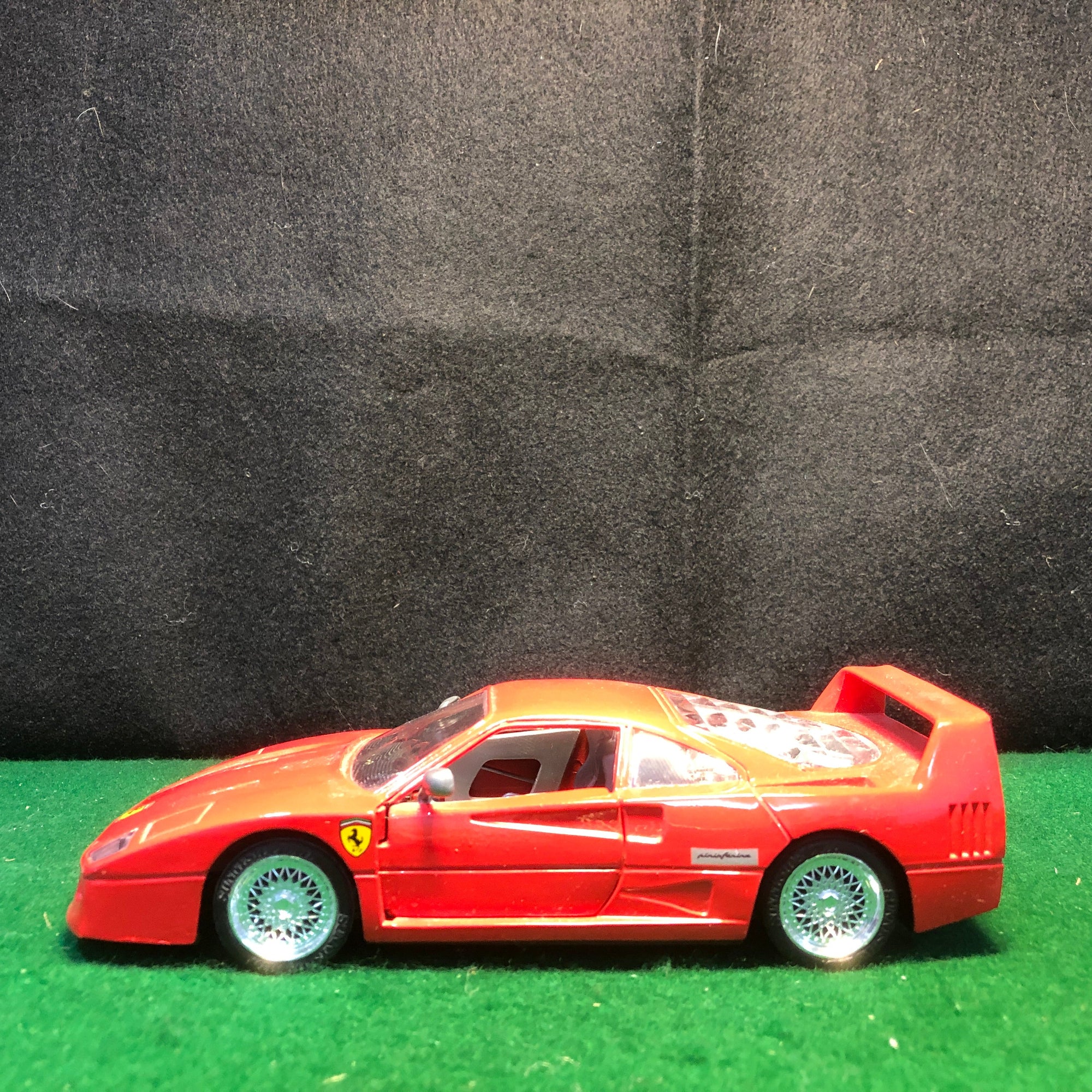 Ferrari F40 Red by Sunnyside 1:24 (SS9404)(No box)