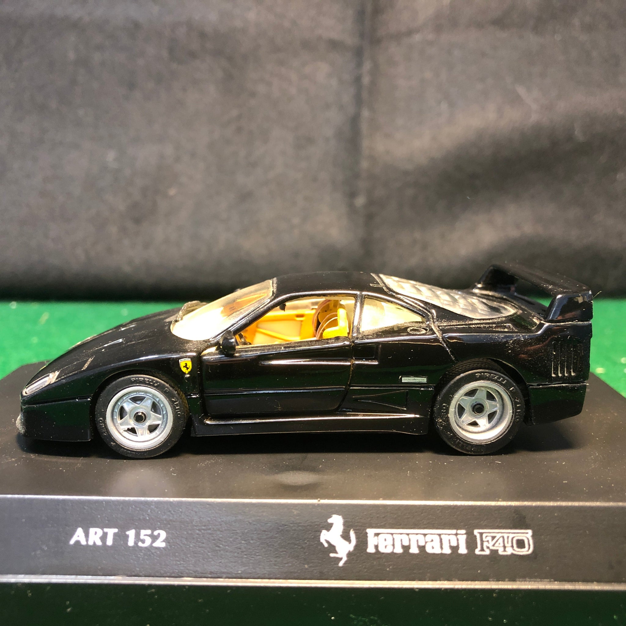 Ferrari F40 Metallic Black by DetailCars 1:43 (152)