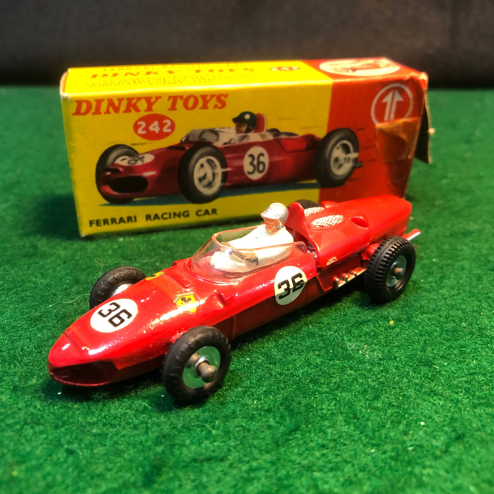 Ferrari 156 F1 N 36 by Dinky / Meccano 1:43 (242)