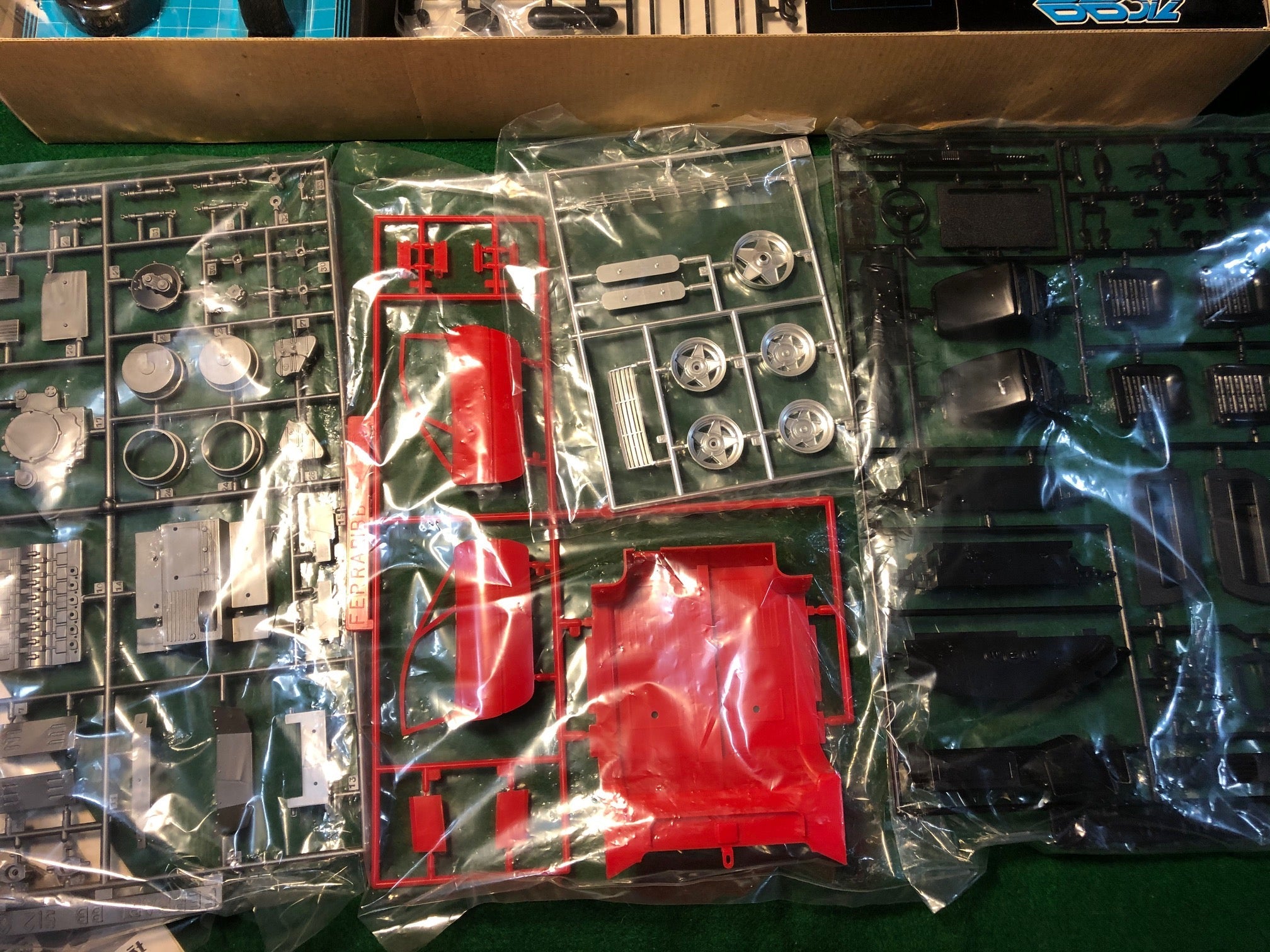 Ferrari BB512 Motorizable Kit by Fujimi 1:16 (RC103)