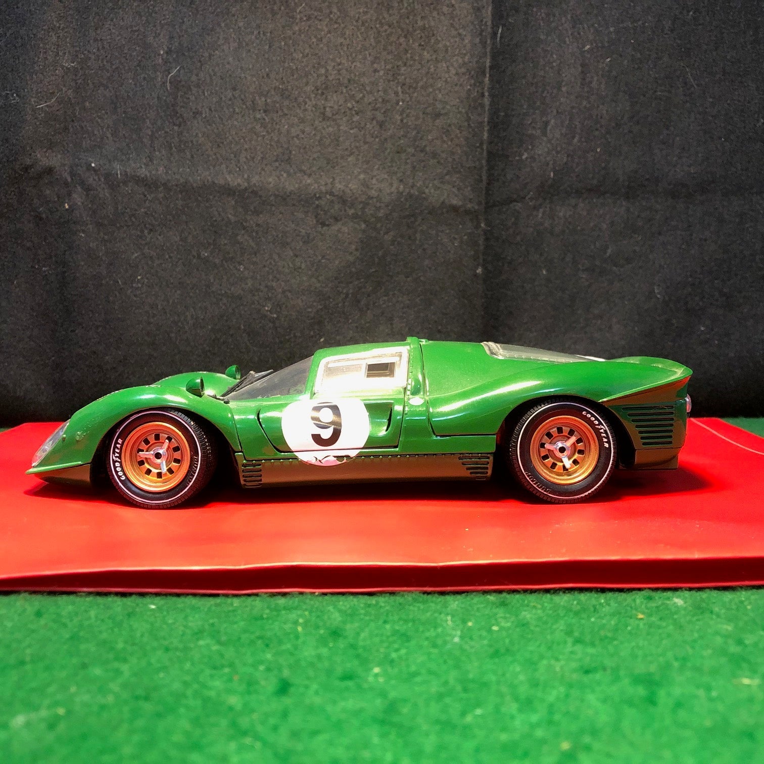 Ferrari 412 P4 N 9 1967 1000 Km Spa by Eagle's Race 1:18 (303800)(No box)