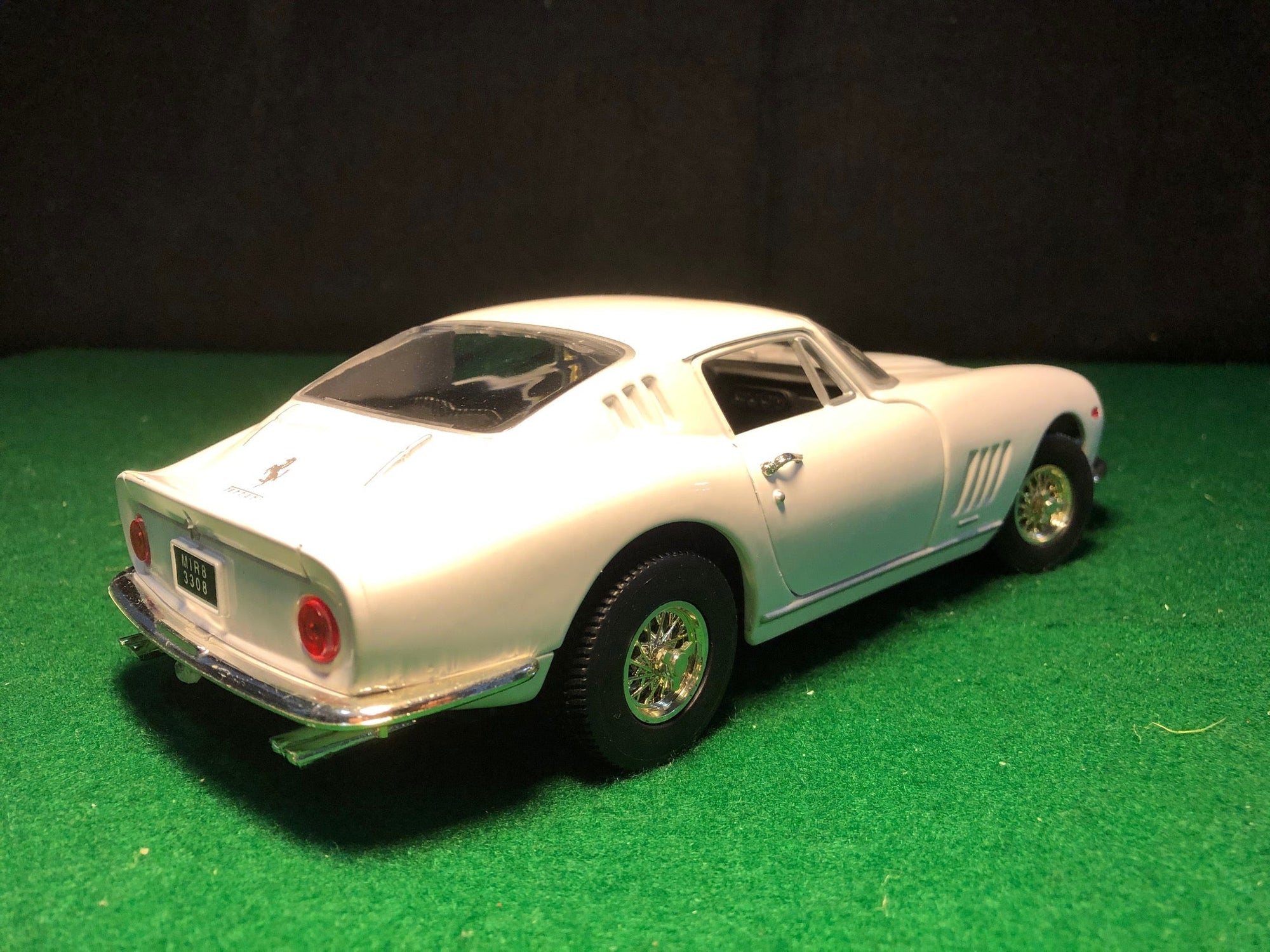 Ferrari 275 GTB/4 White by Ertl 1:18 (7476)(No box)