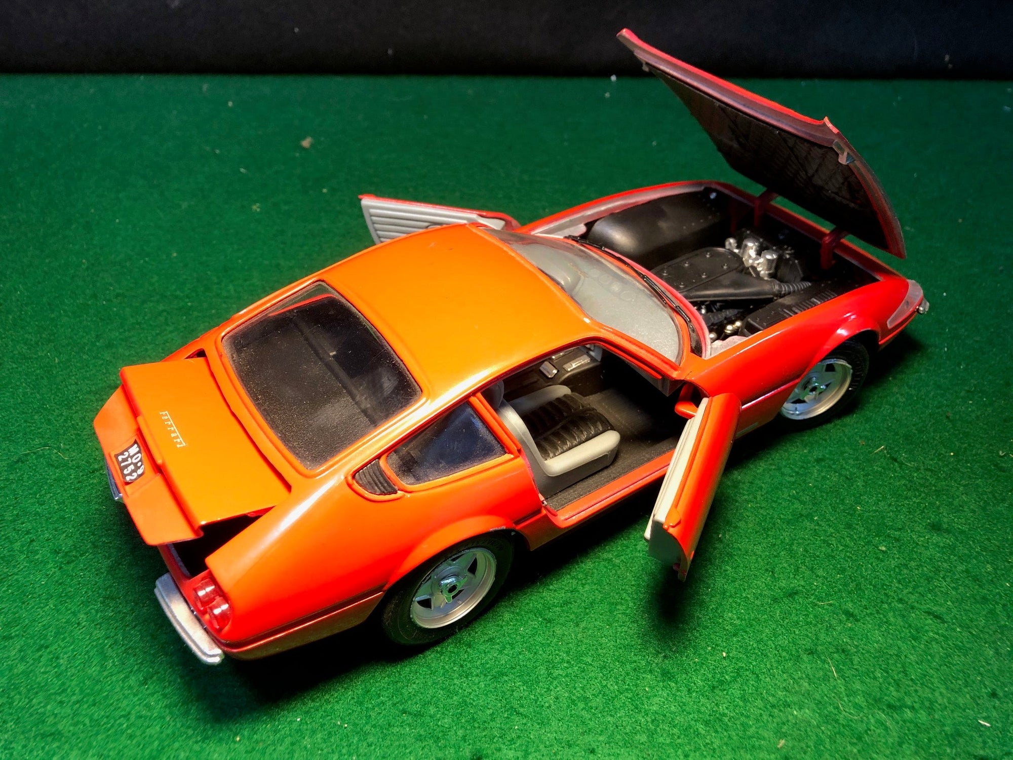 Ferrari 365 GTB/4, Red 1:18 by Giodi Techno (740011)(No box)