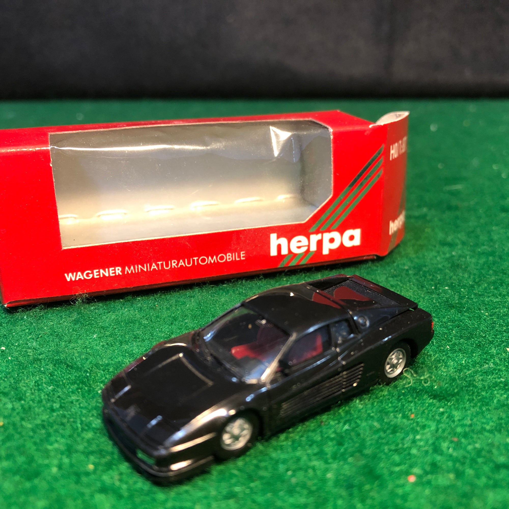 Ferrari Testarossa Black by Herpa 1:87 HO (2500)