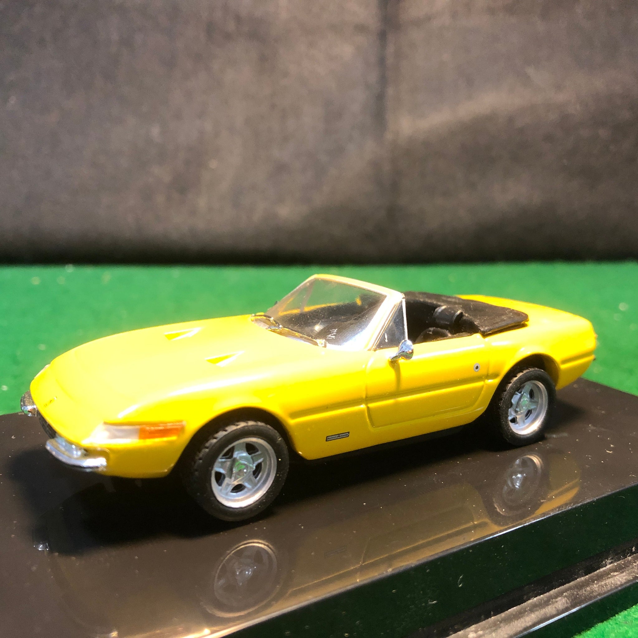 Ferrari 365 GTS/4 Daytona Yellow by HotWheels 1:43 (25719)