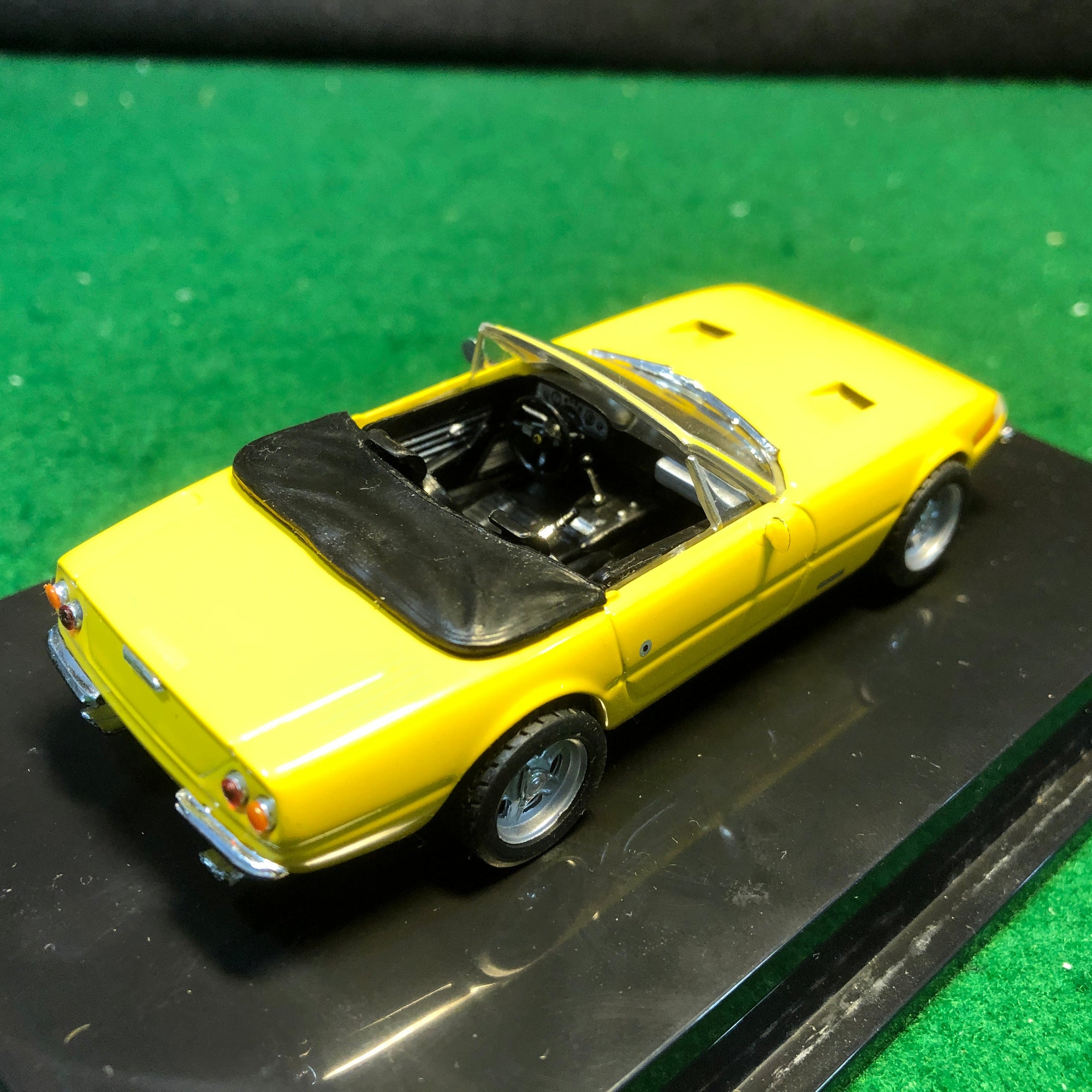 Ferrari 365 GTS/4 Daytona Yellow by HotWheels 1:43 (25719)