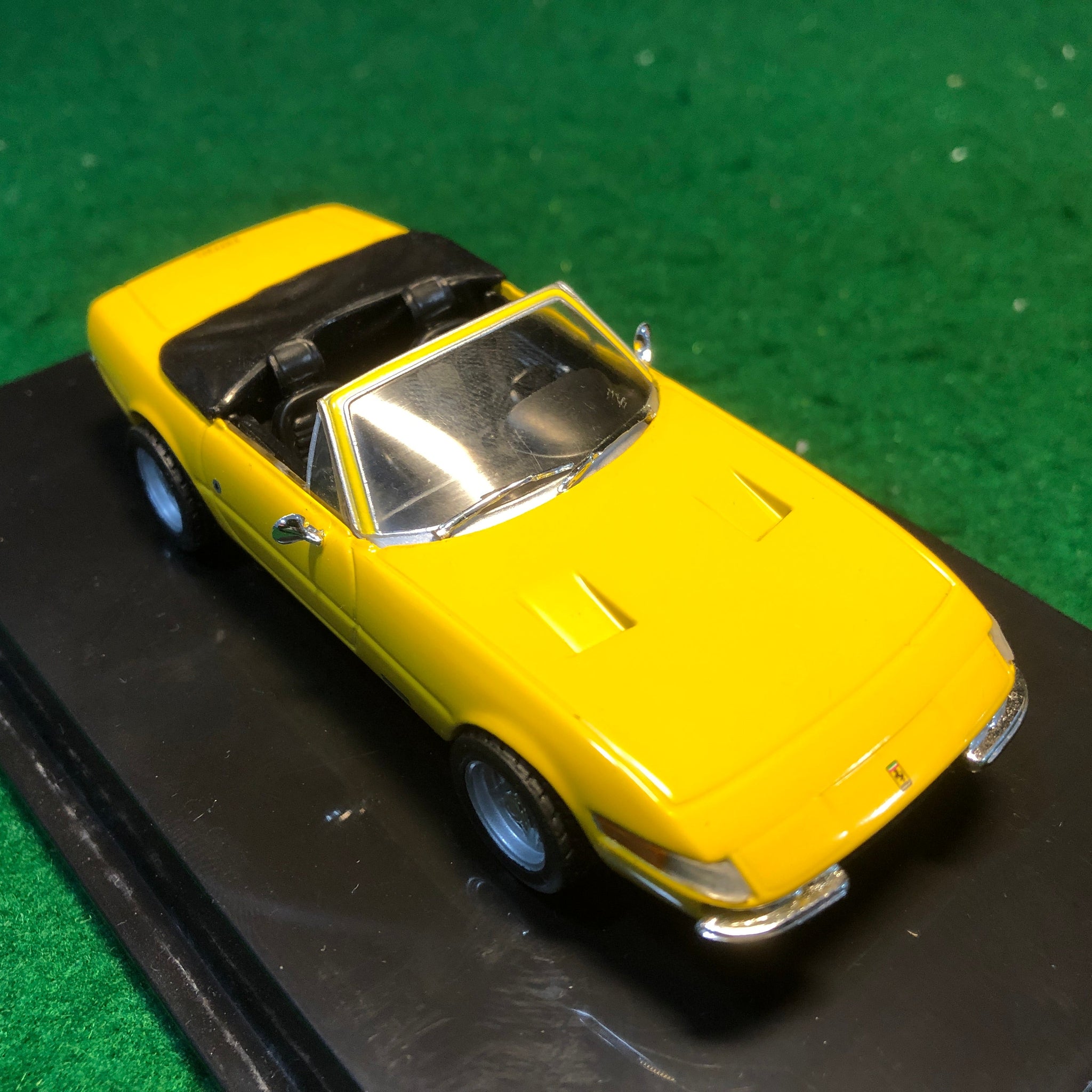 Ferrari 365 GTS/4 Daytona Yellow by HotWheels 1:43 (25719)