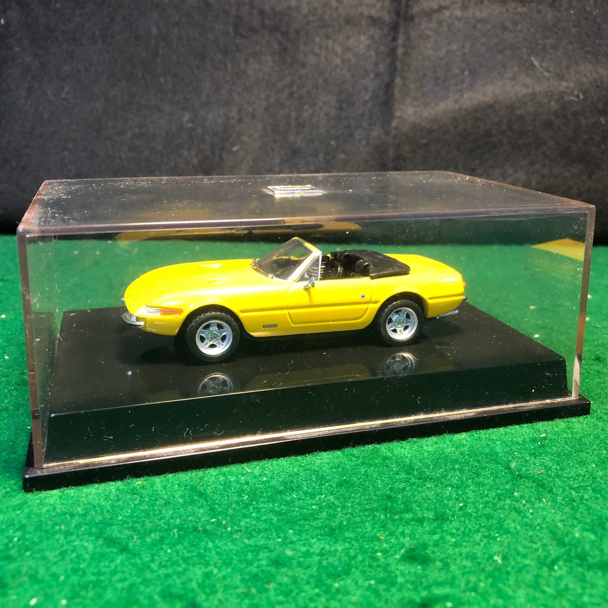 Ferrari 365 GTS/4 Daytona Yellow by HotWheels 1:43 (25719)