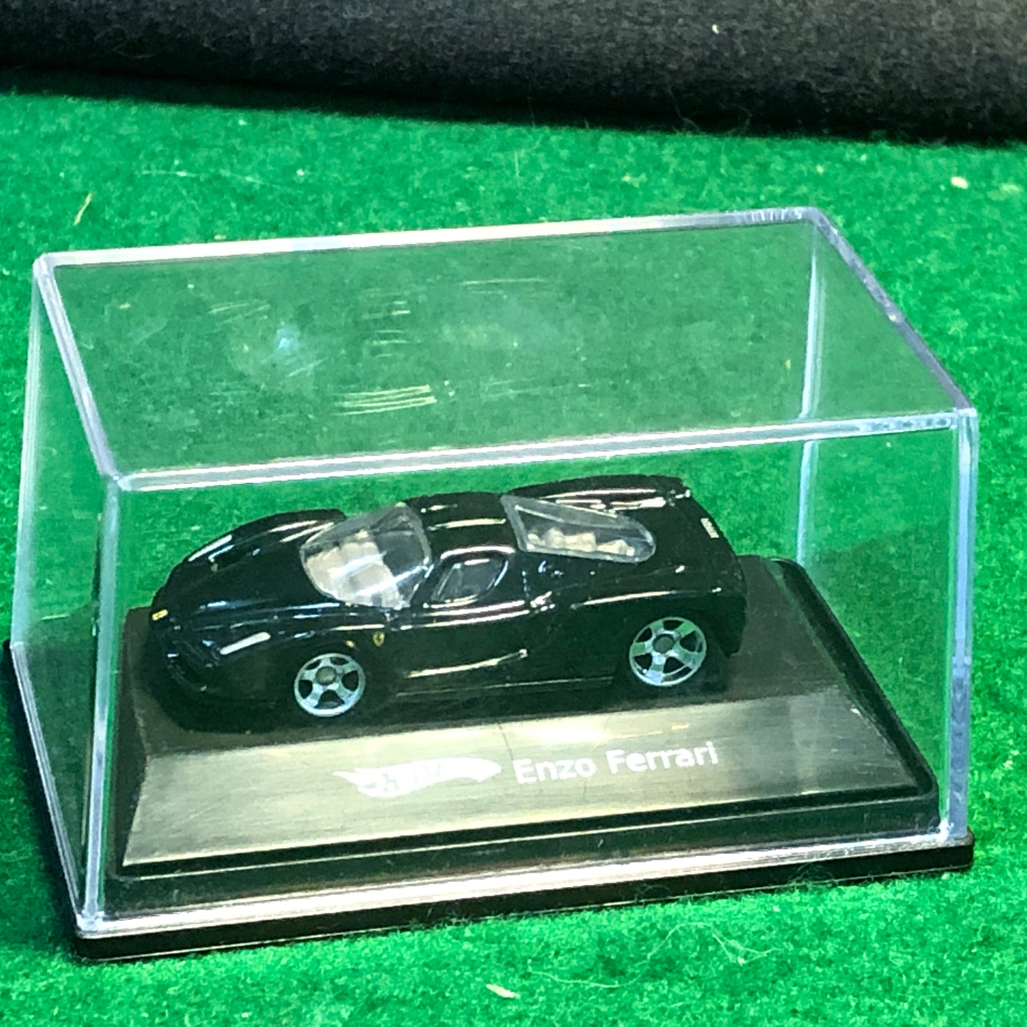 Ferrari Enzo Black by HotWheels 1:87 HO (5SP)(L7182)(DC)