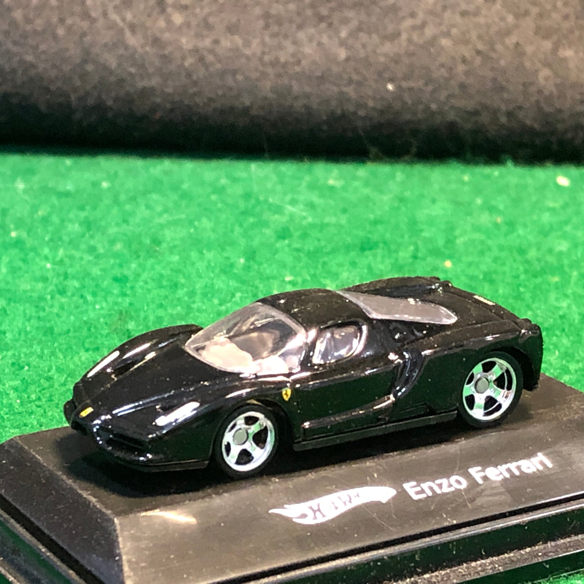 Ferrari Enzo Black by HotWheels 1:87 HO (5SP)(L7182)(DC)