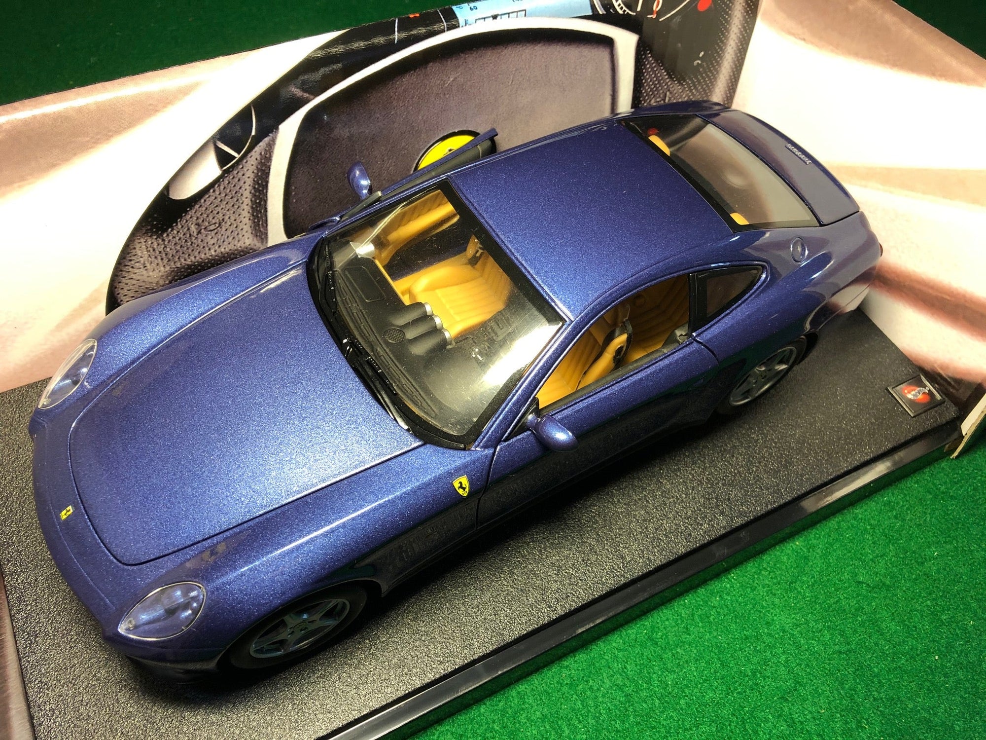 Ferrari 612 Scaglietti Metallic Blue by HotWheels 1:18 (C7522)