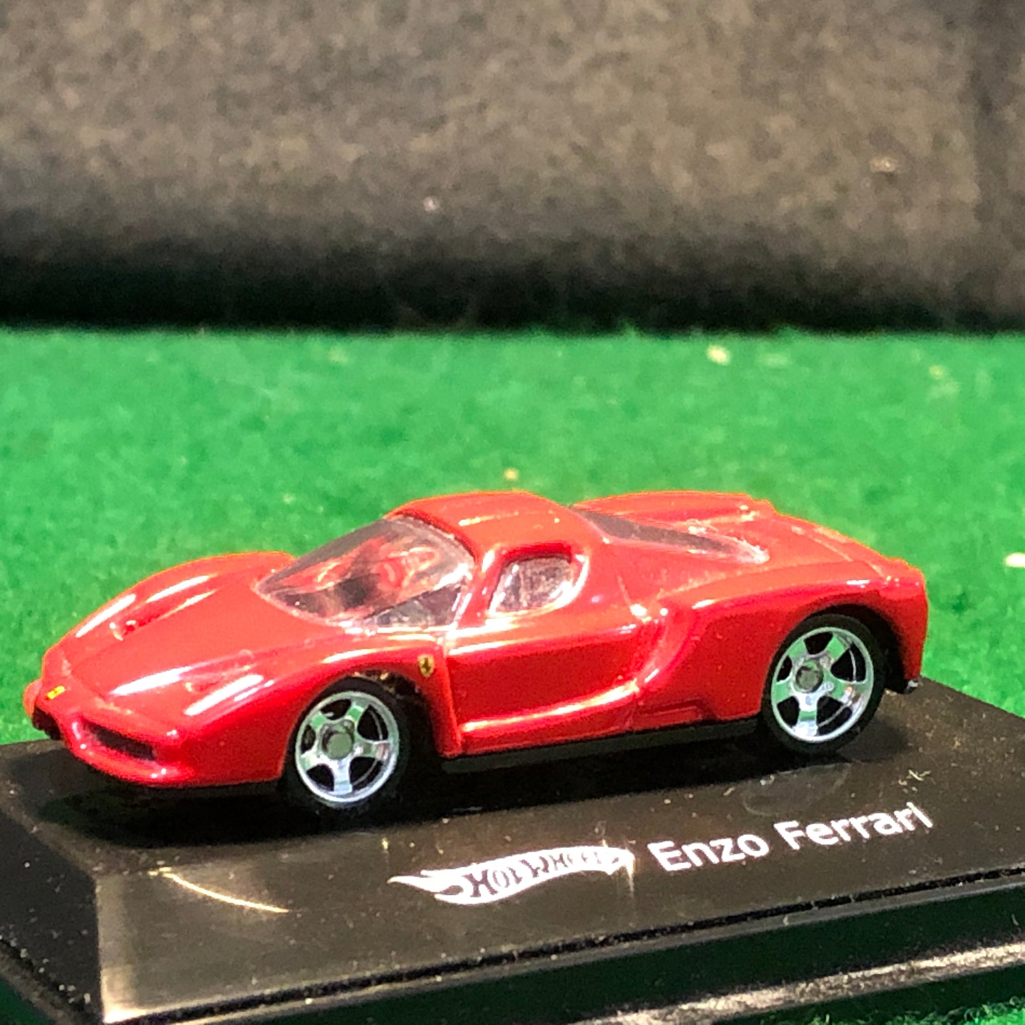 Ferrari Enzo Red by HotWheels 1:87 HO (5SP)(L7174)(No box)