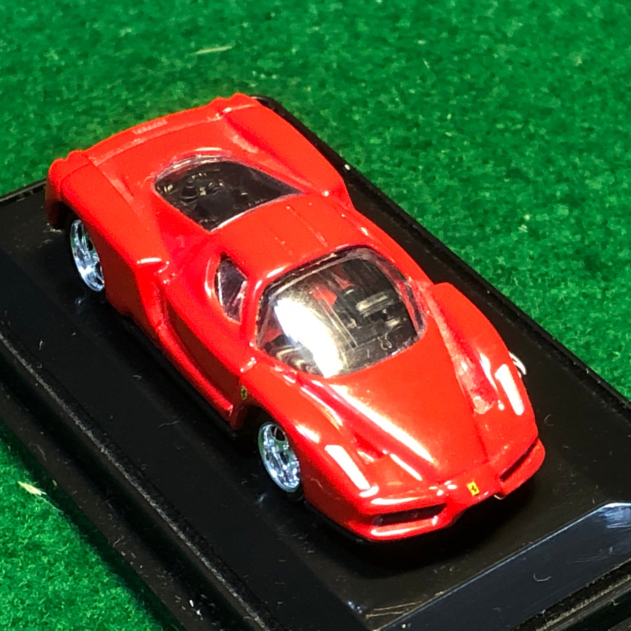 Ferrari Enzo Red by HotWheels 1:87 HO (5SP)(L7174)(No box)