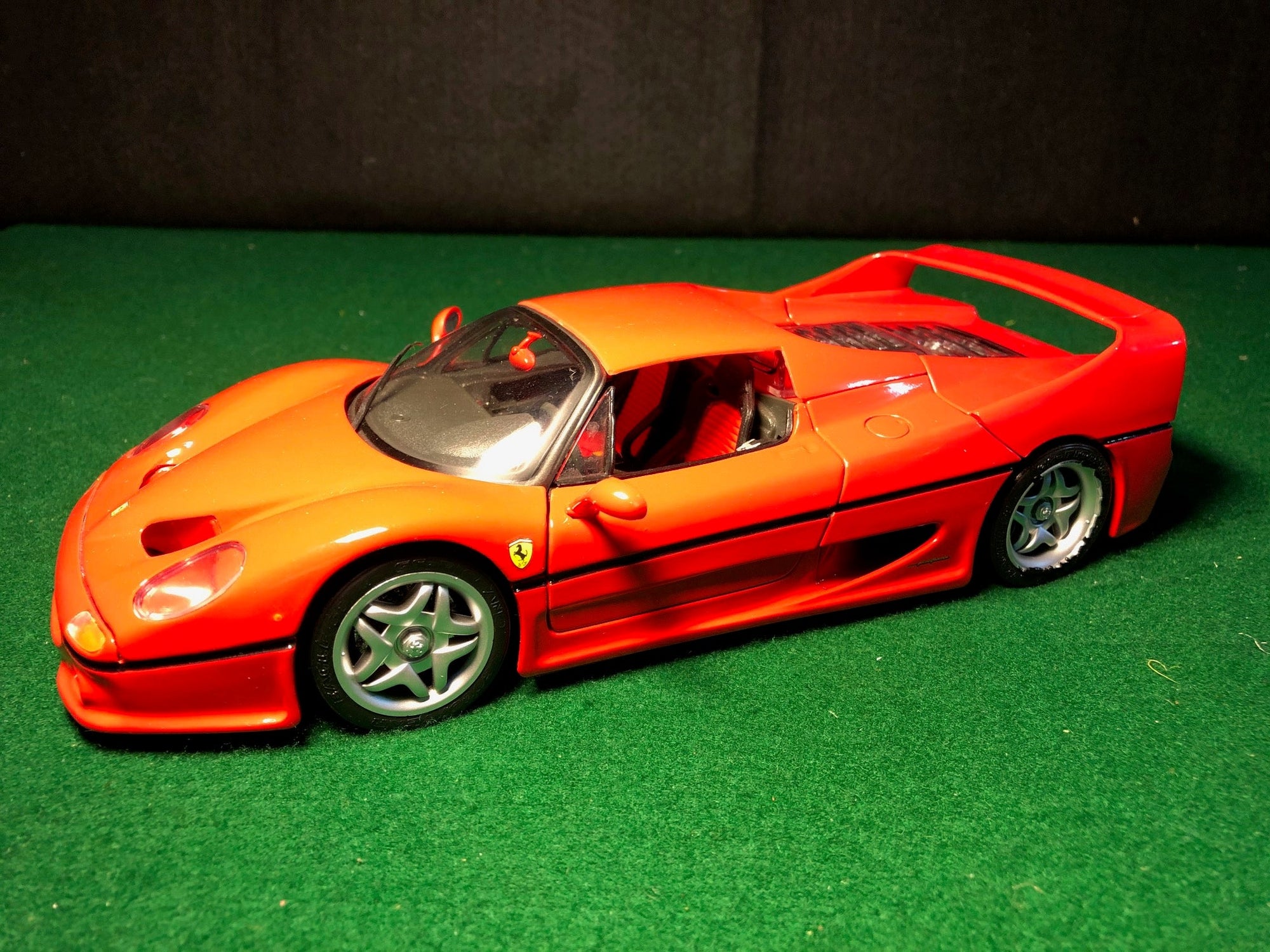 Ferrari F50 Red by Maisto 1:18 (31823)