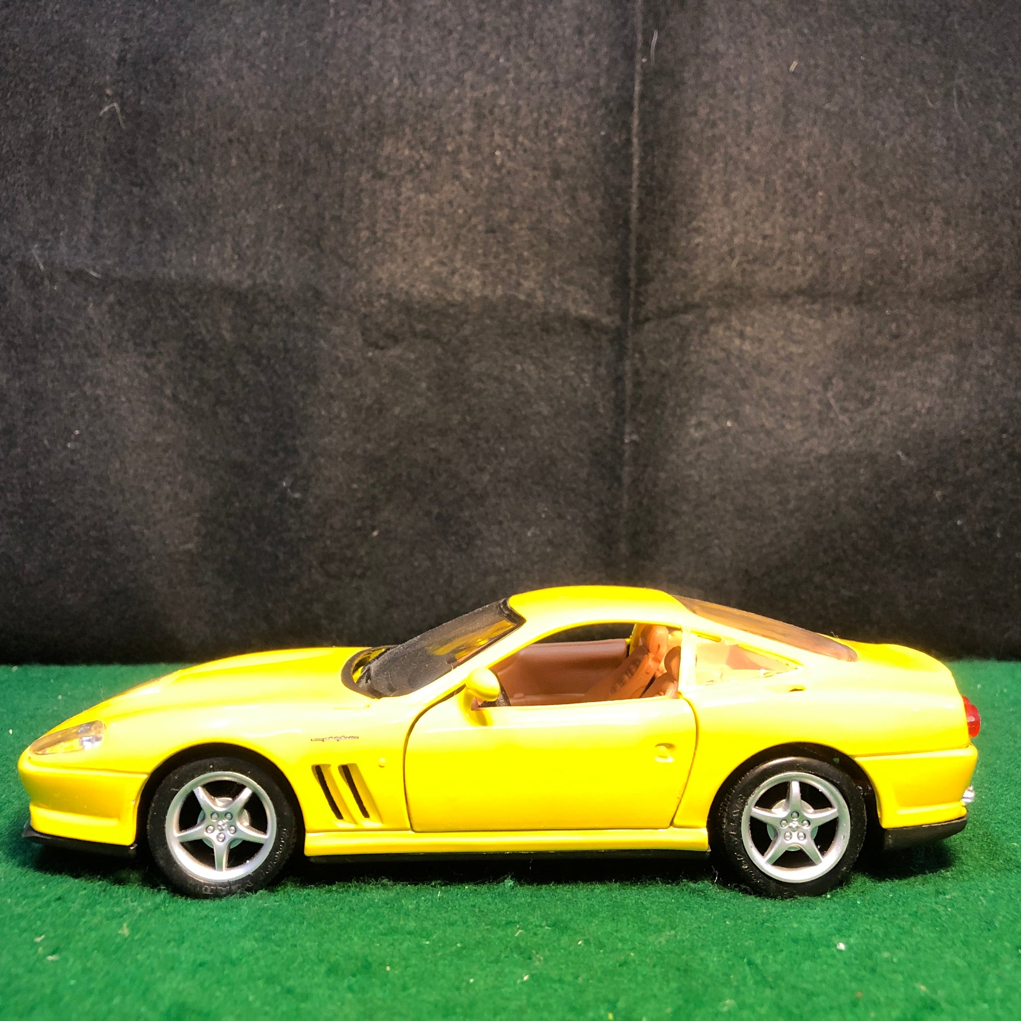 Ferrari 550 Maranello Yellow by Maisto 1:24 (31939)(No box)
