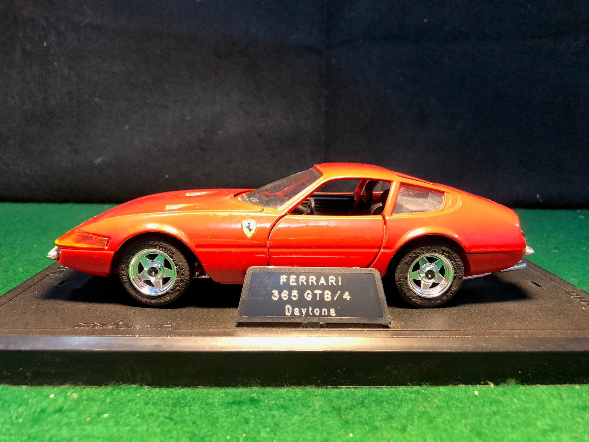 Ferrari 365 GTB/4 Daytona Red by Majorette 1:24 (4103)(No box)