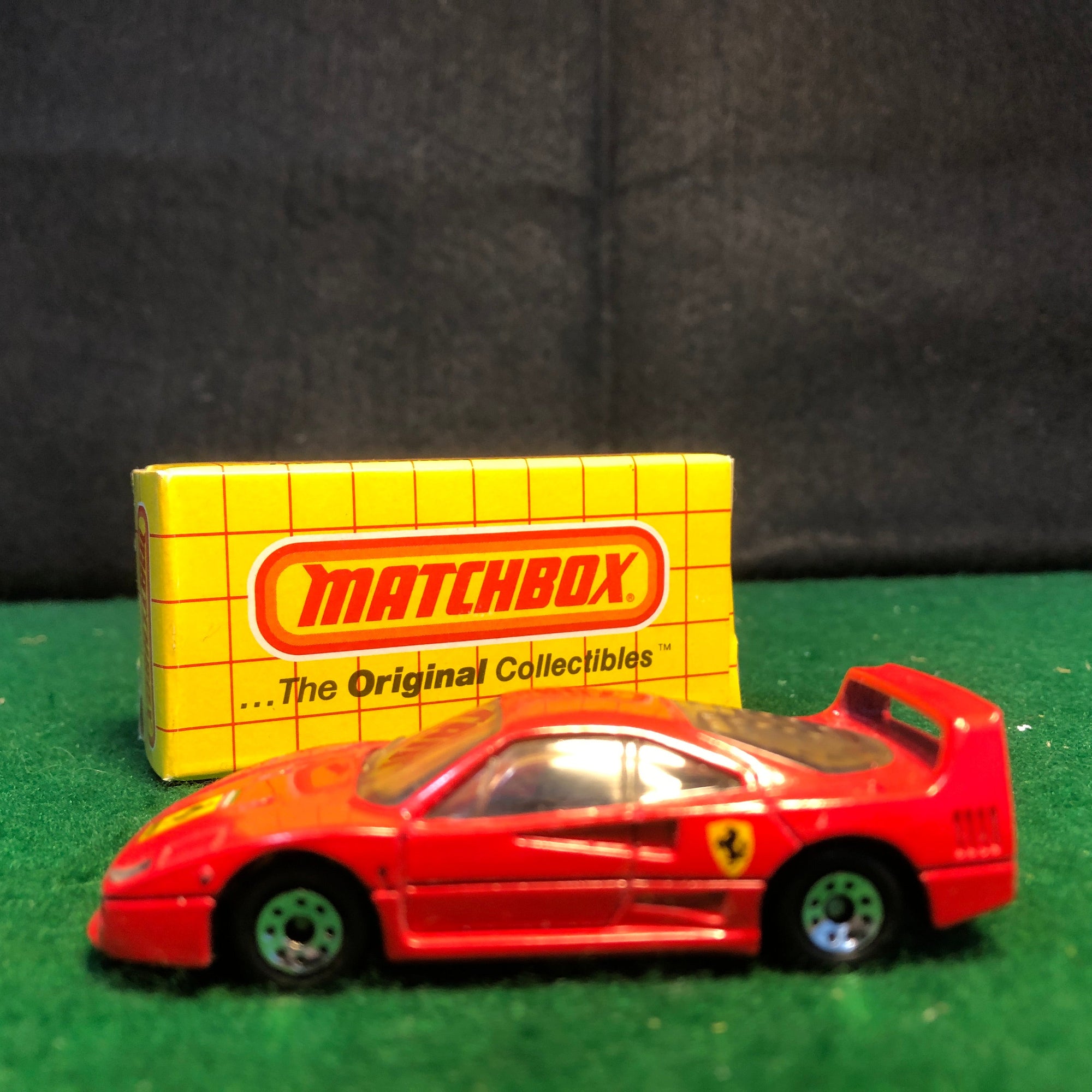 Ferrari F40 Red by Matchbox 1:59 (MB24)