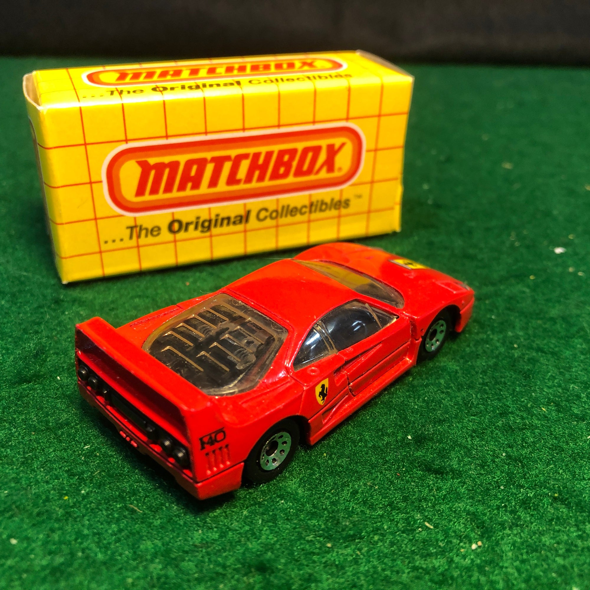 Ferrari F40 Red by Matchbox 1:59 (MB24)