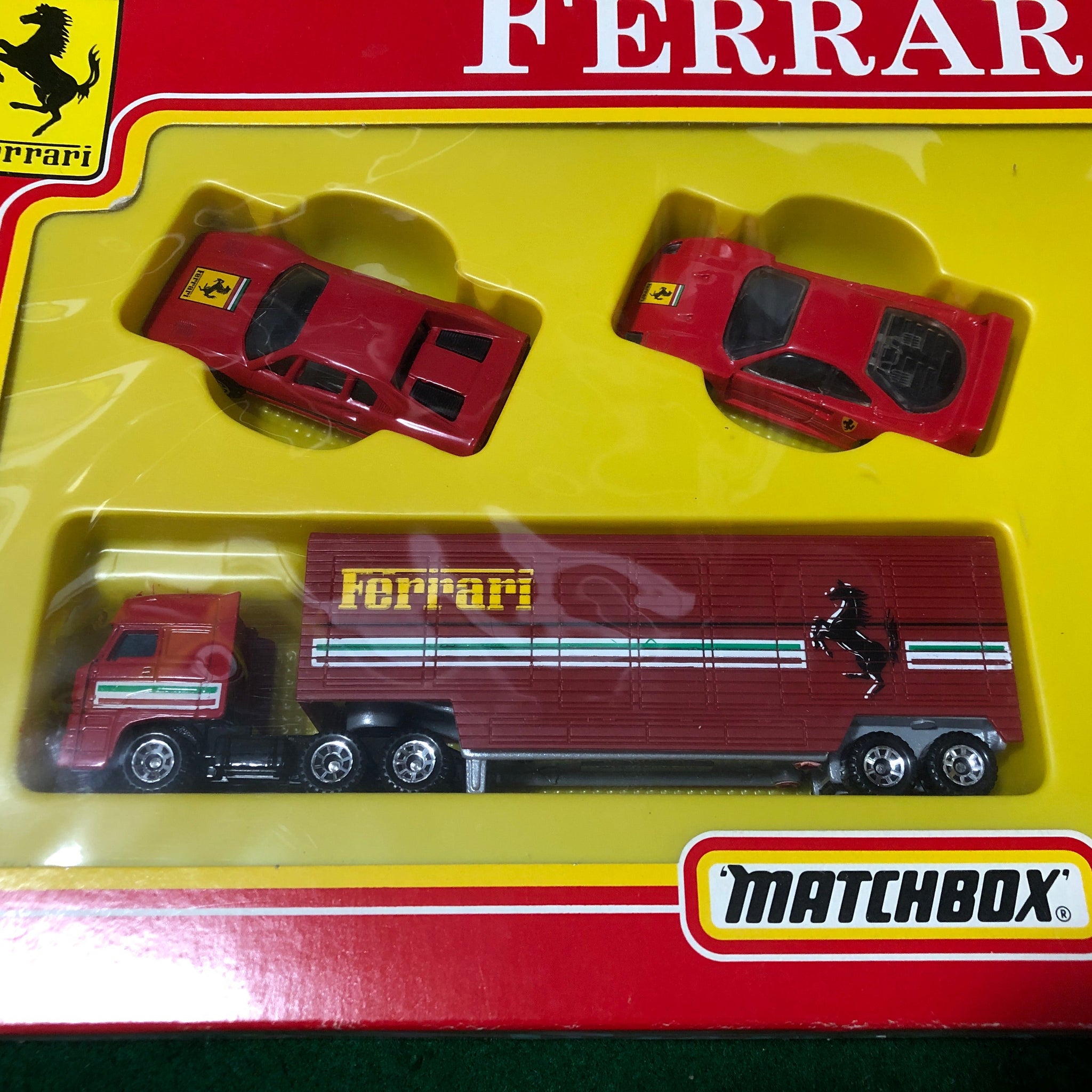 Ferrari 308 GTB F40 Testarossa F1 Car + Transporter Gift Set by Matchbox 1:64 (MC-18)