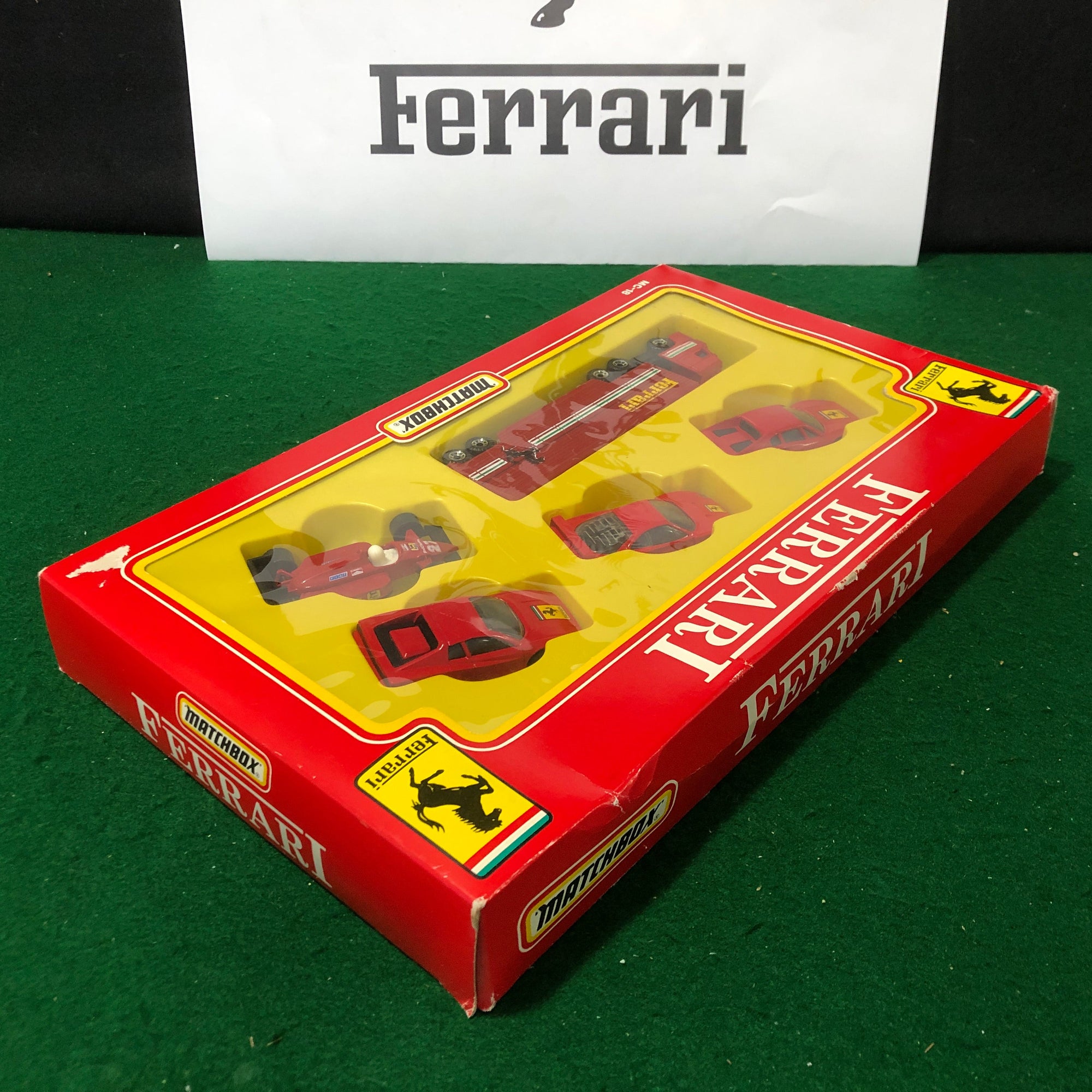 Ferrari 308 GTB F40 Testarossa F1 Car + Transporter Gift Set by Matchbox 1:64 (MC-18)
