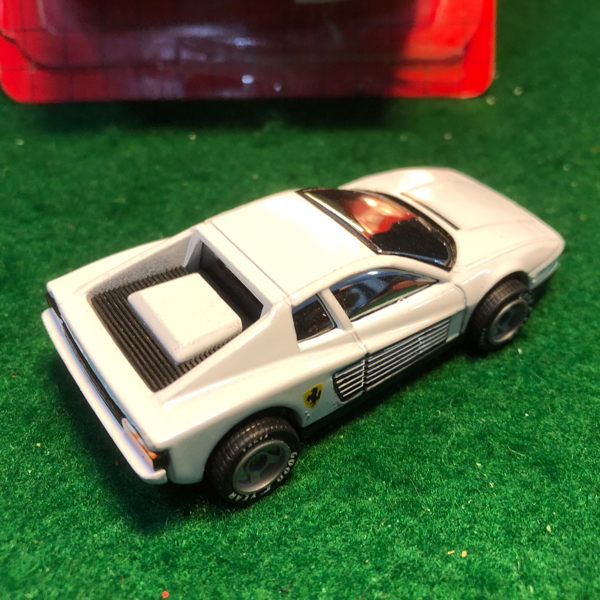 Ferrari Testarossa White by Matchbox 1:55 (WC24)