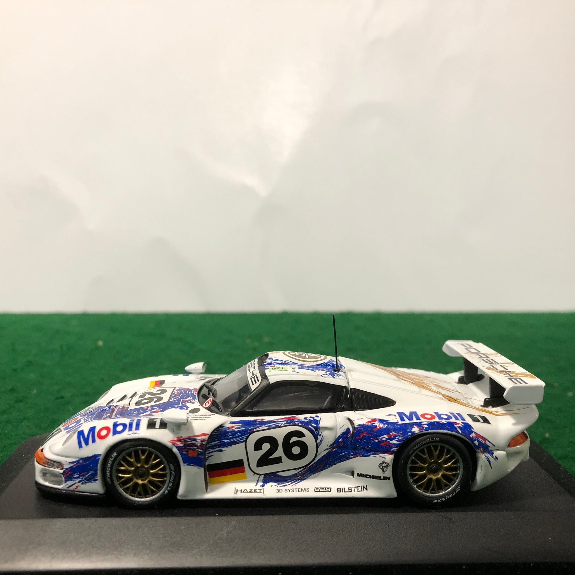 Porsche 911 GT 1 Le Mans 1996 N 26 by Minichamps 1:43 (430966626)