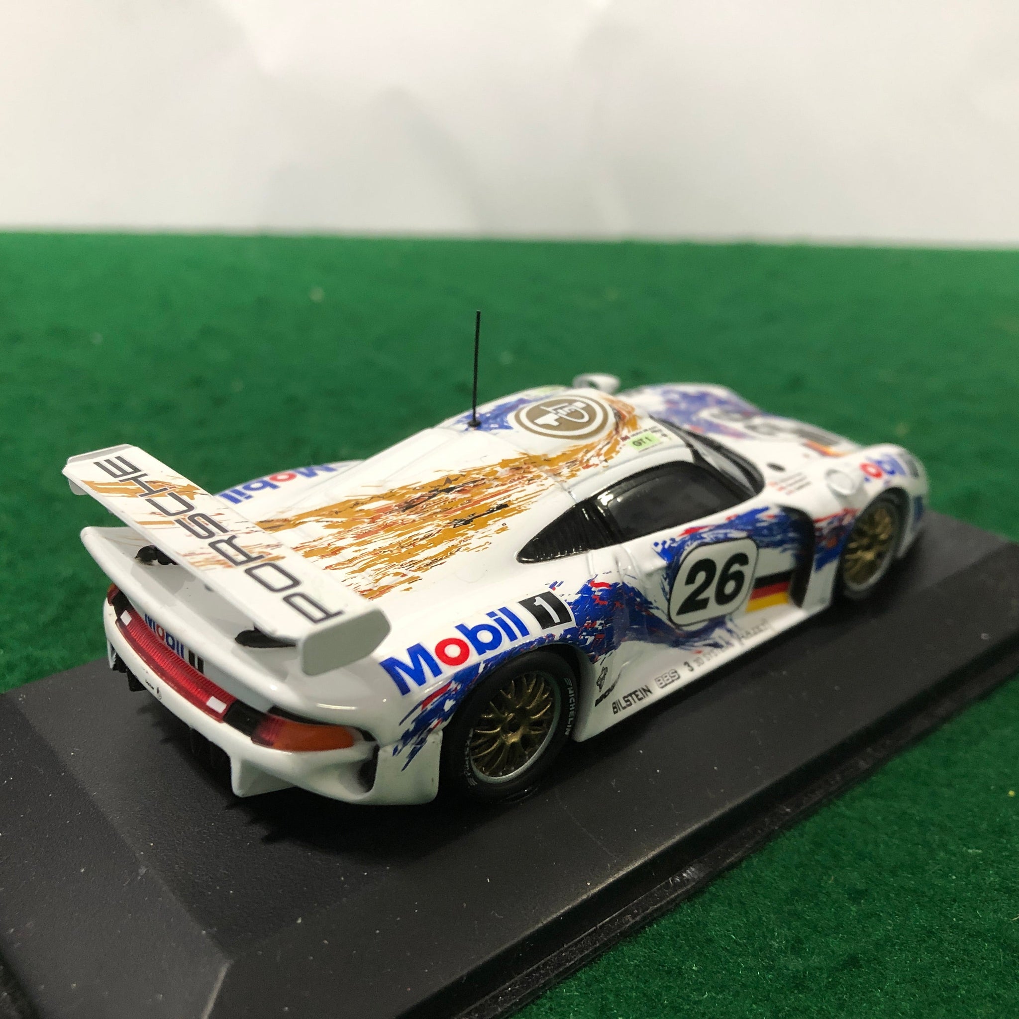 Porsche 911 GT 1 Le Mans 1996 N 26 by Minichamps 1:43 (430966626)