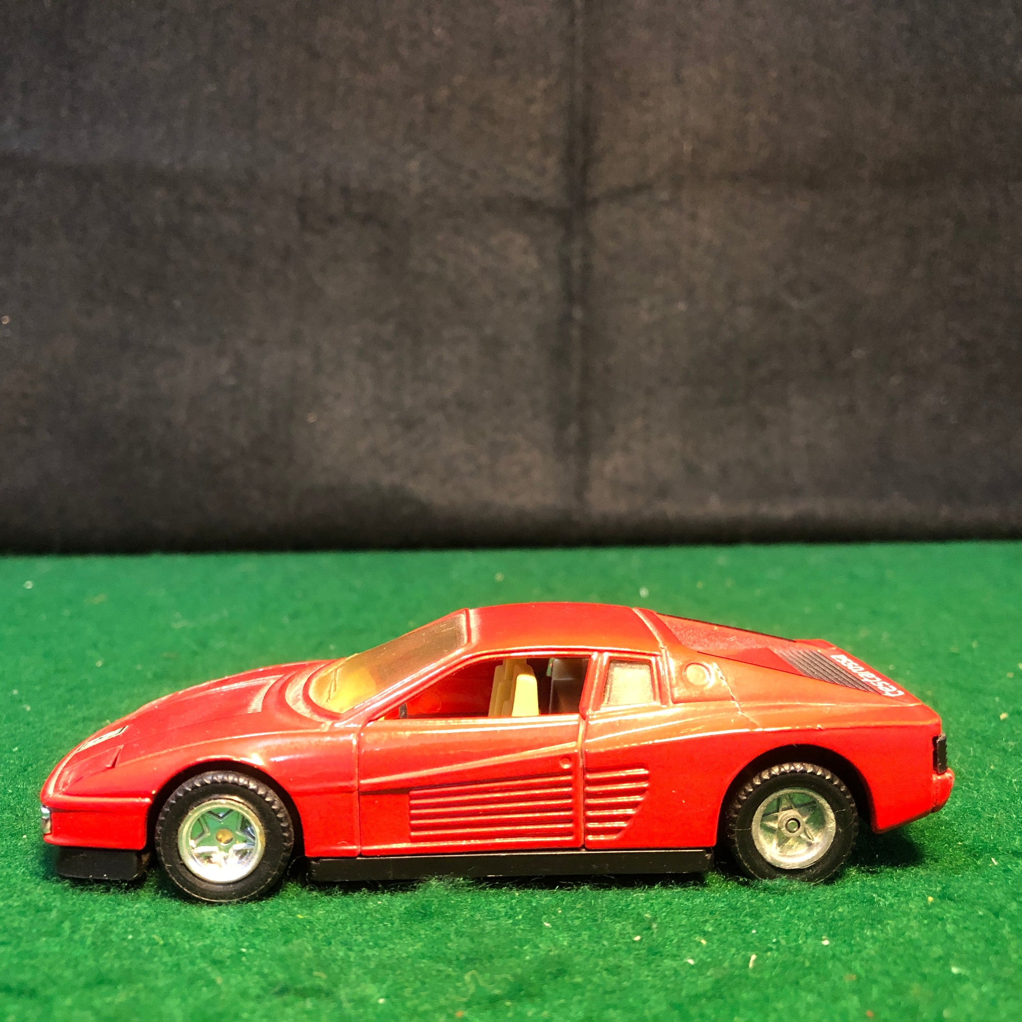 Ferrari Testarossa Red Motorized by MC Toy 1:39 (No box)
