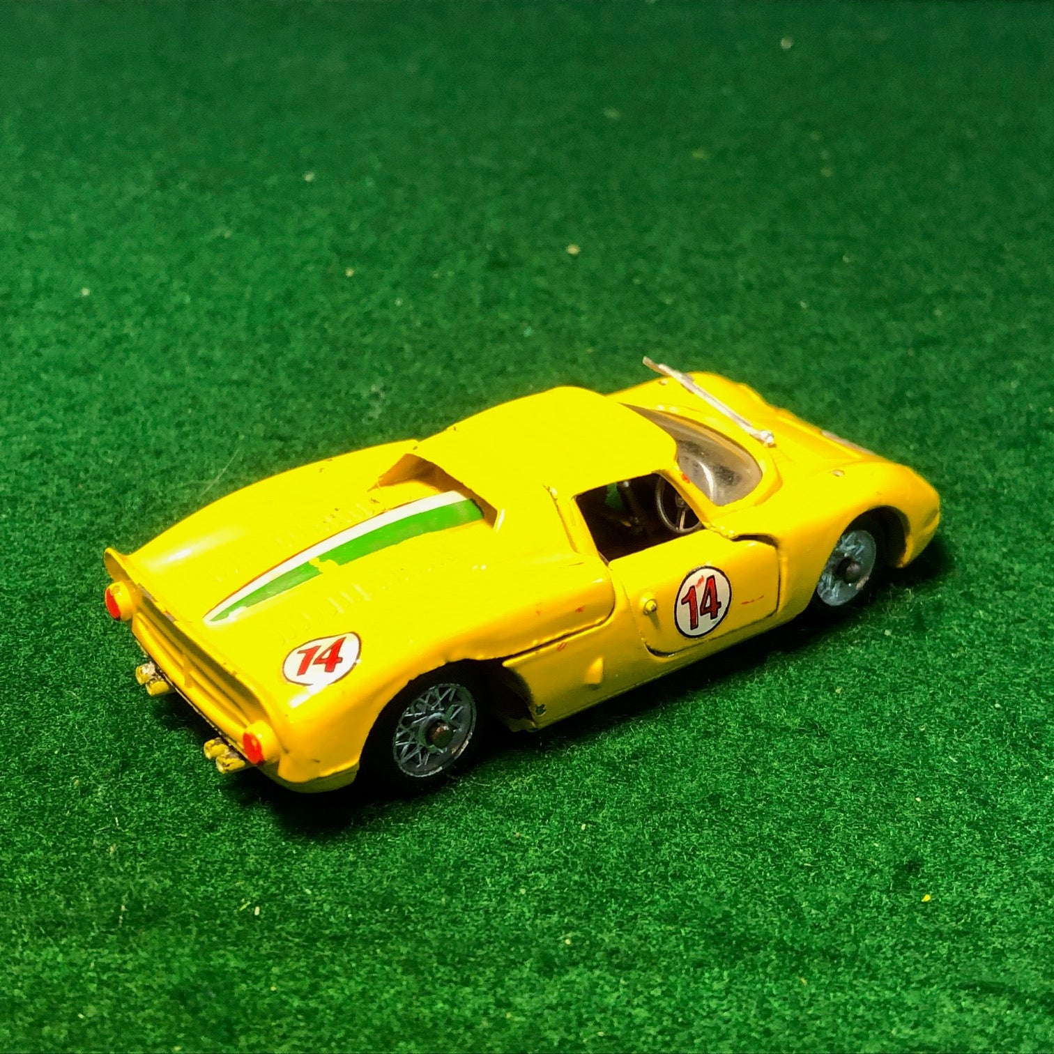 Ferrari 330 P2 N 14 Yellow by Mercury 1:43 (28)(No box)(Dmg1)