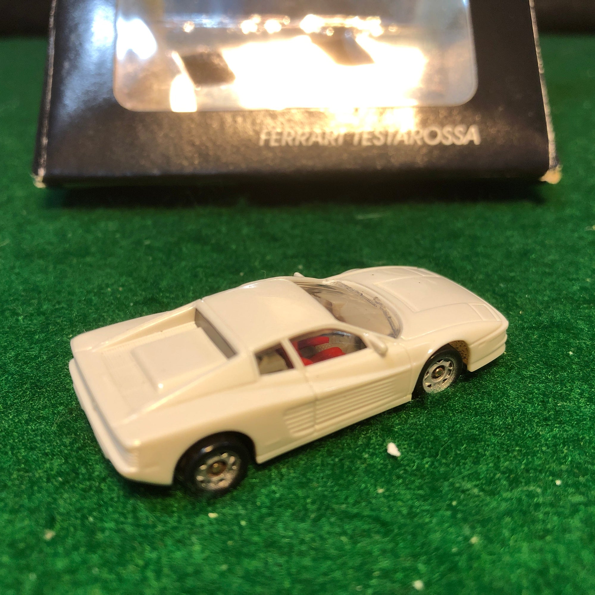 Ferrari Testarossa White by Monogram 1:87 HO (2014)