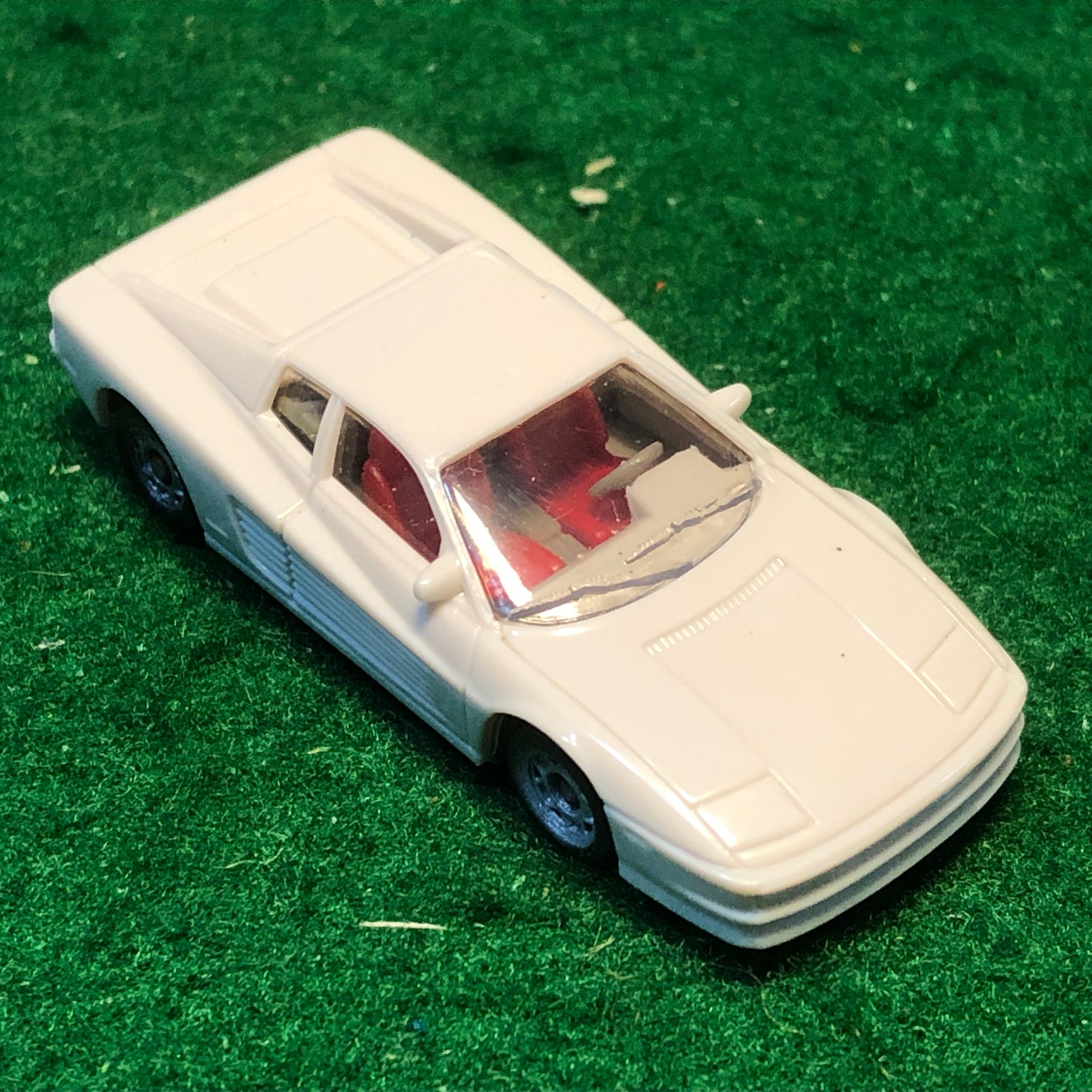 Ferrari Testarossa White by Monogram 1:87 HO (2014)