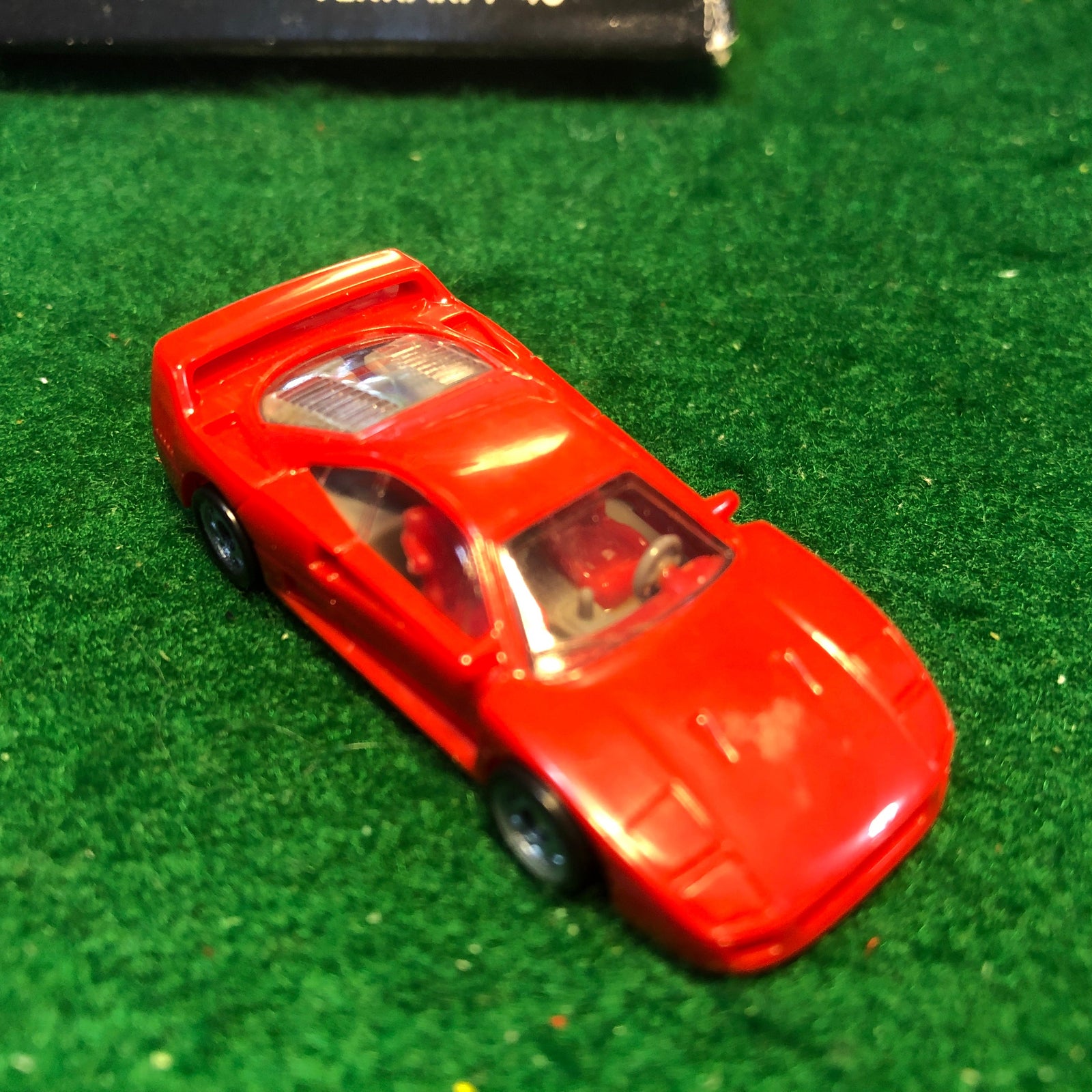 Ferrari F40 Red by Monogram 1:87 HO (2015)