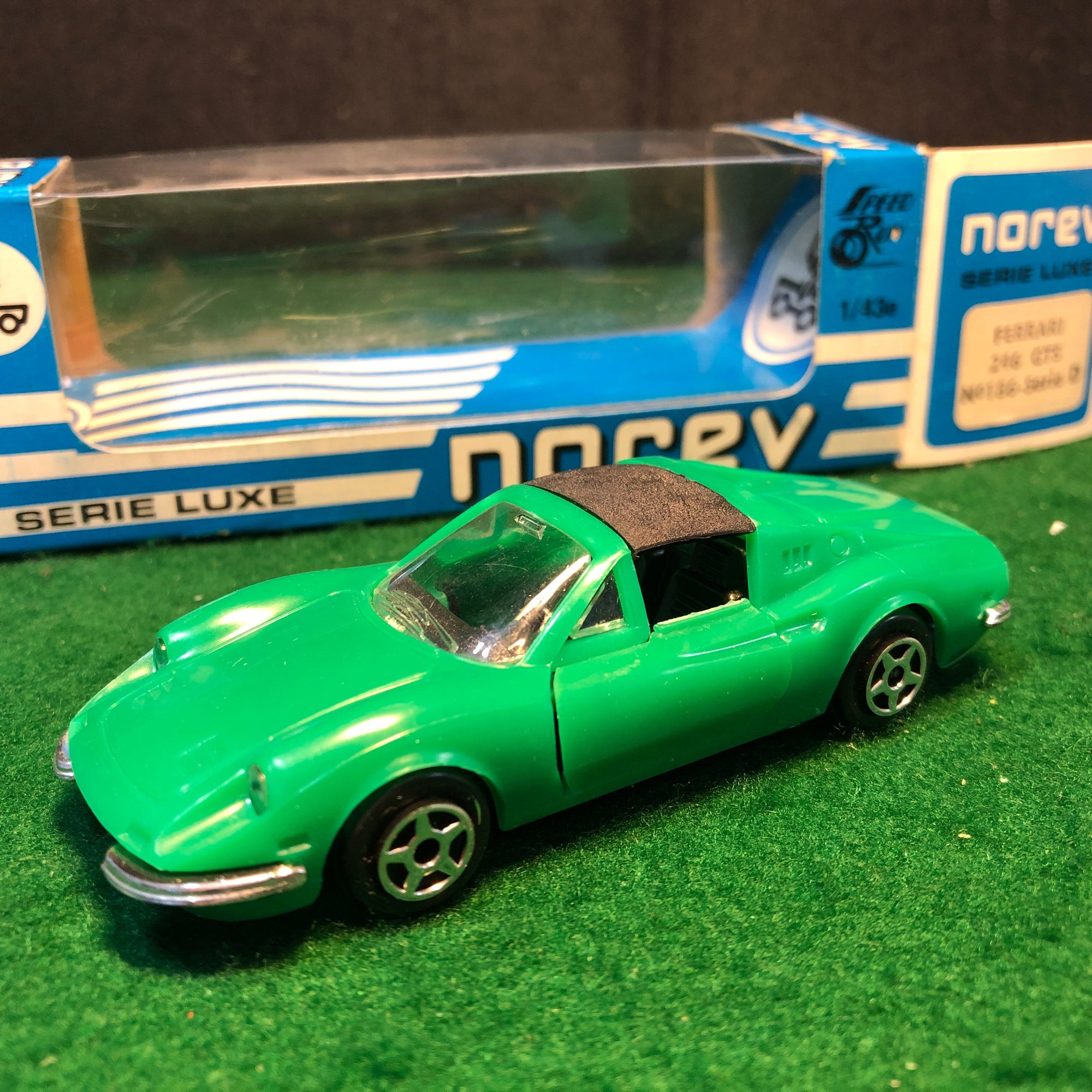 Ferrari 246 GTS Dino Green by Norev 1:43 (186)