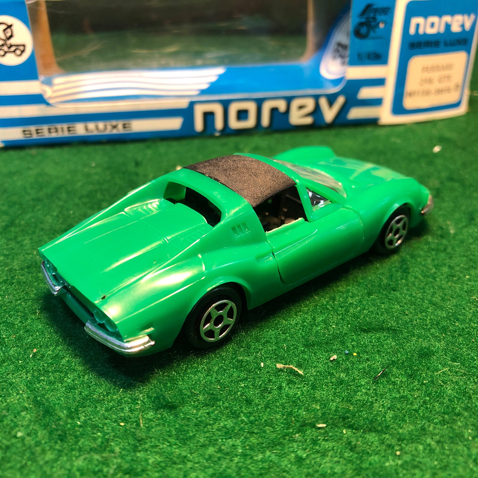 Ferrari 246 GTS Dino Green by Norev 1:43 (186)