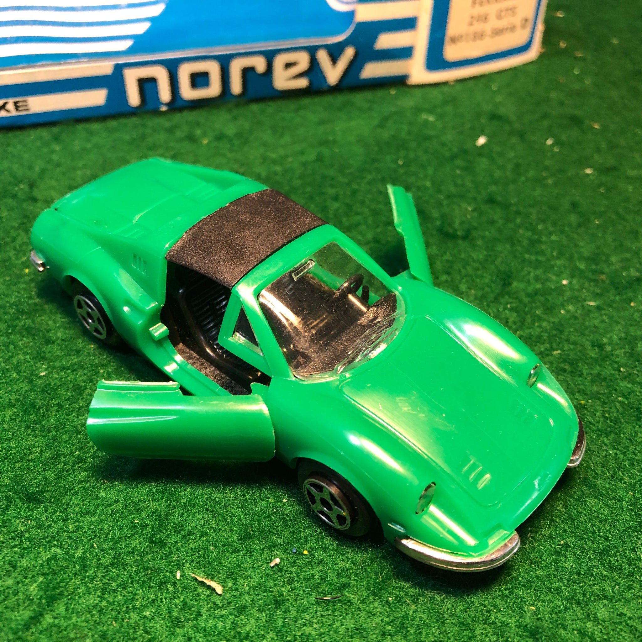 Ferrari 246 GTS Dino Green by Norev 1:43 (186)