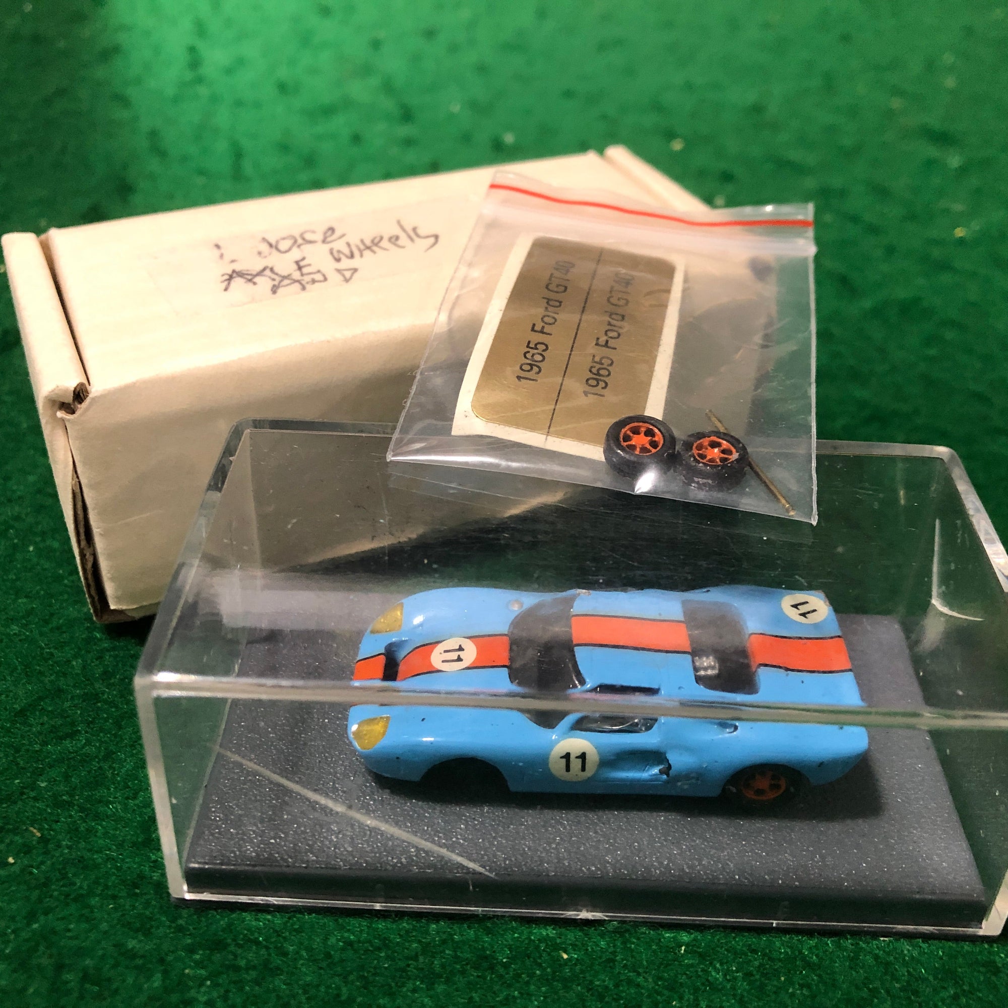 Ford GT 40 1965 N 11 by Bellini Piccolino 1:76 (GT11/F)(Dmg)