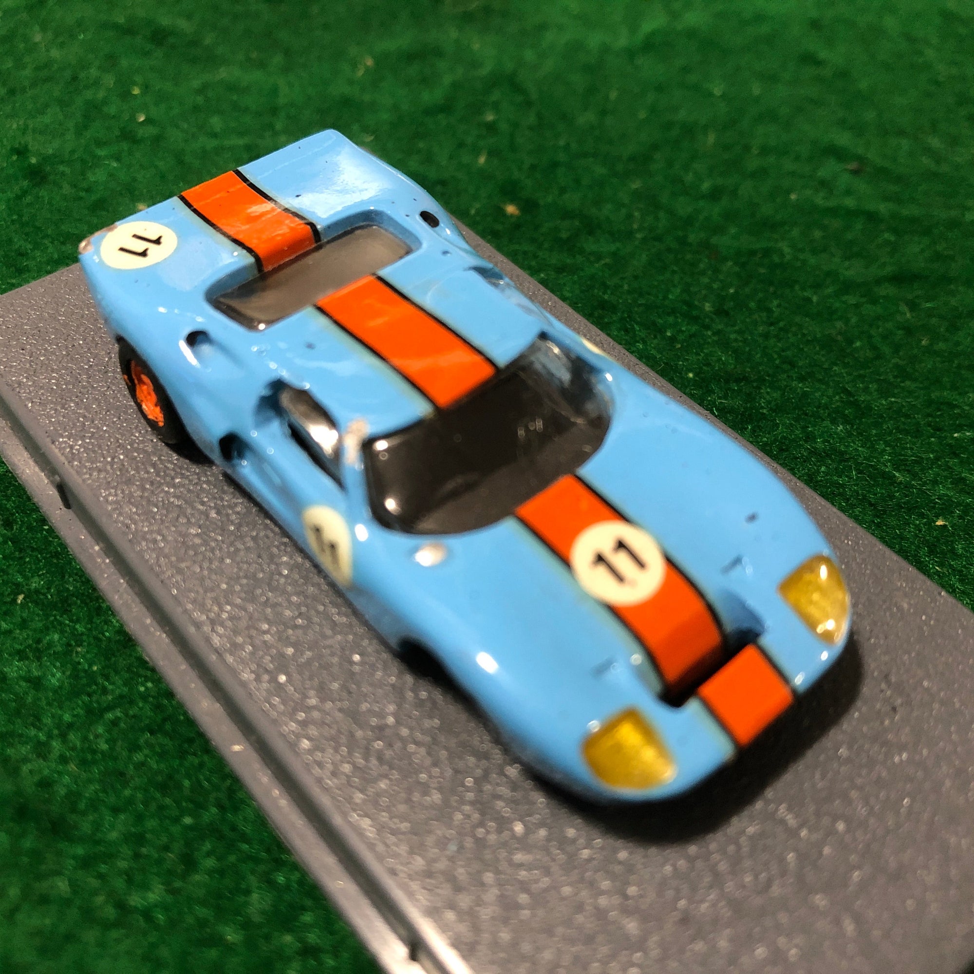 Ford GT 40 1965 N 11 by Bellini Piccolino 1:76 (GT11/F)(Dmg)