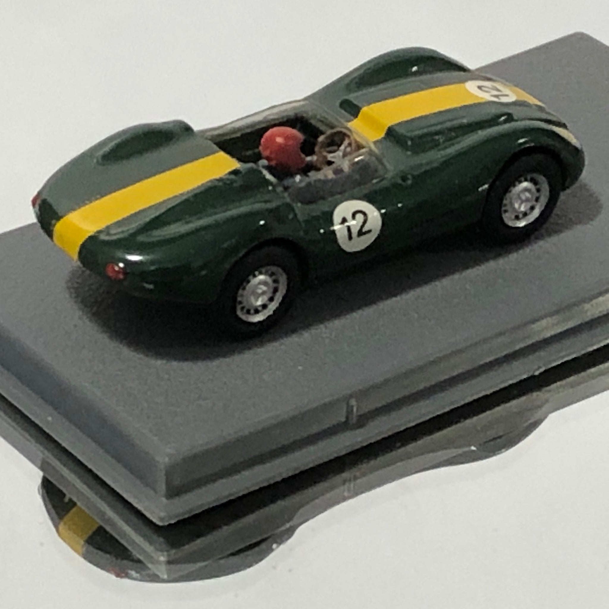 Lister Jaguar N 12 1959 w/Driver by Bellini Piccolino 1:76 (HSC12/F)(No box)