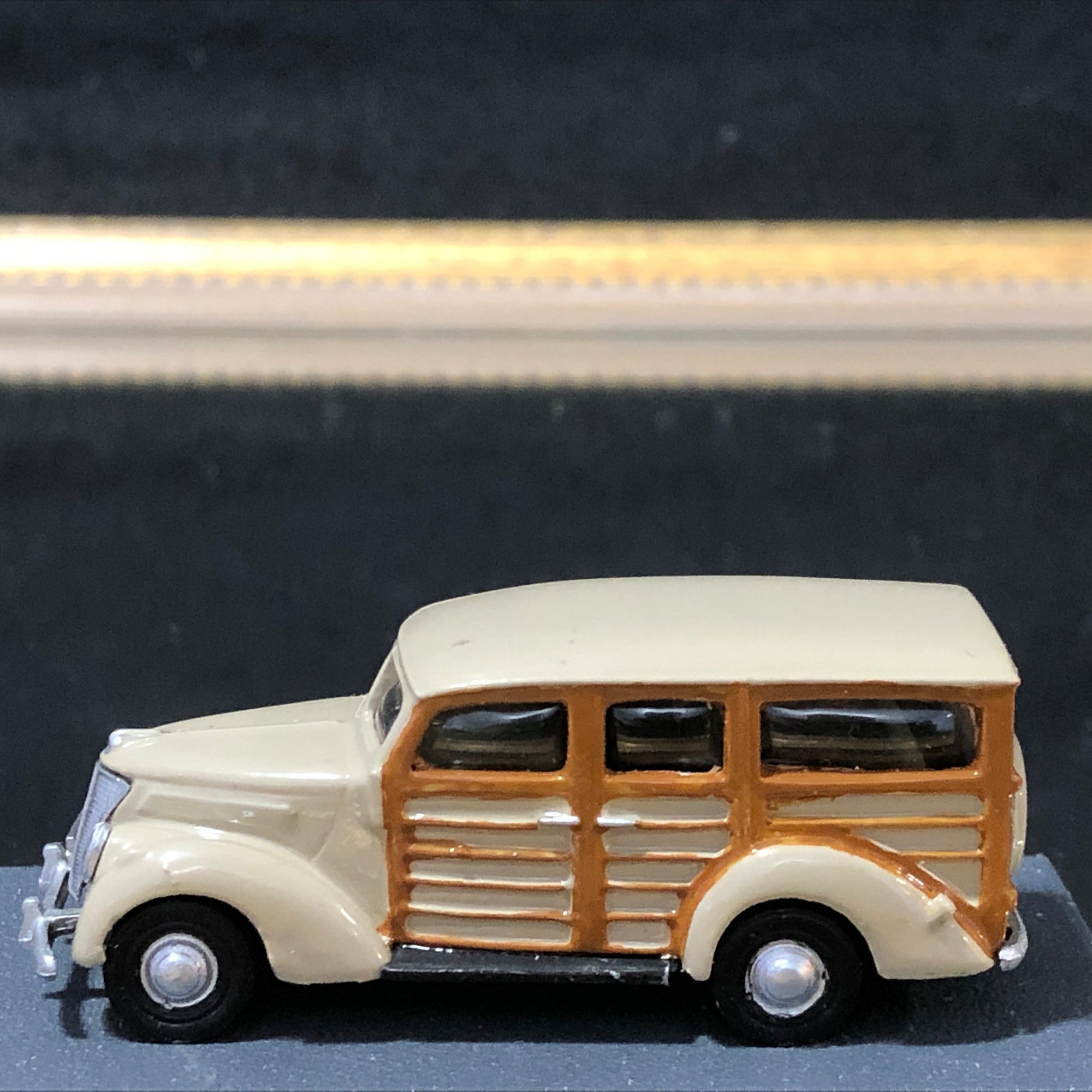 Ford V8 Beige Woody Utility Truck by Bellini Piccolino 1:76 (slc126/F)