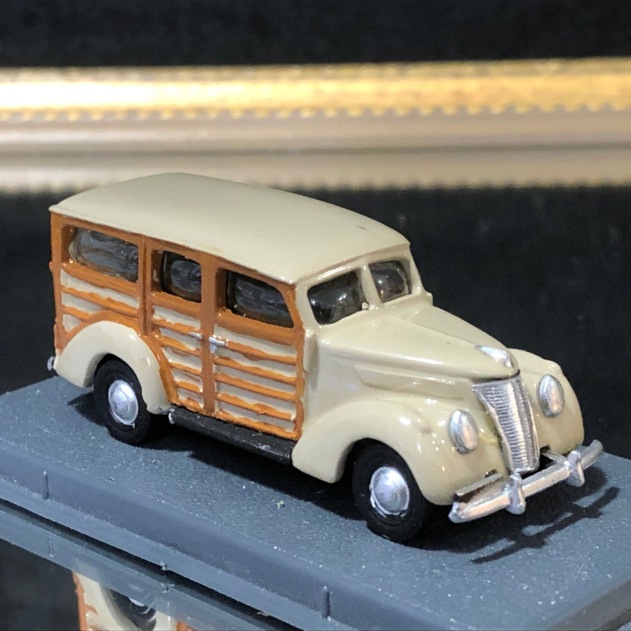 Ford V8 Beige Woody Utility Truck by Bellini Piccolino 1:76 (slc126/F)